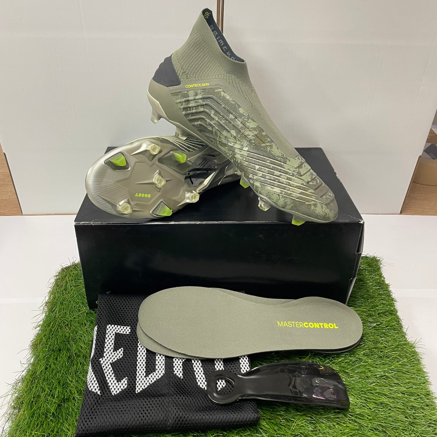 プレデター19+ FG EF8204