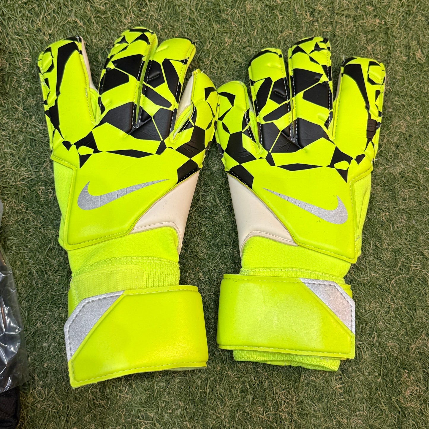 日本未発売 ヴェイパーグリップ3HQ0304 702 Vapor Grip 3