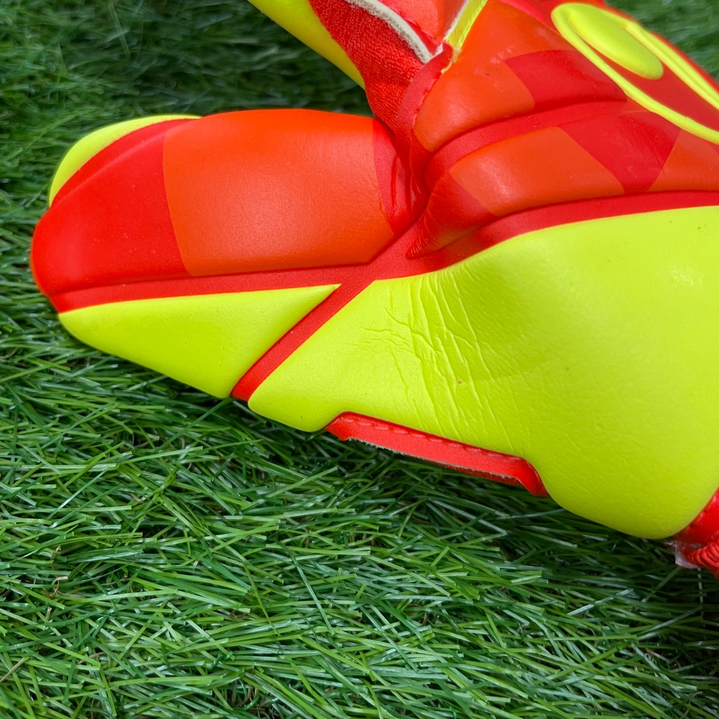 uhlsport ダイナミックインパルス アブソルートグリップ ハーフネガティブ 1011143