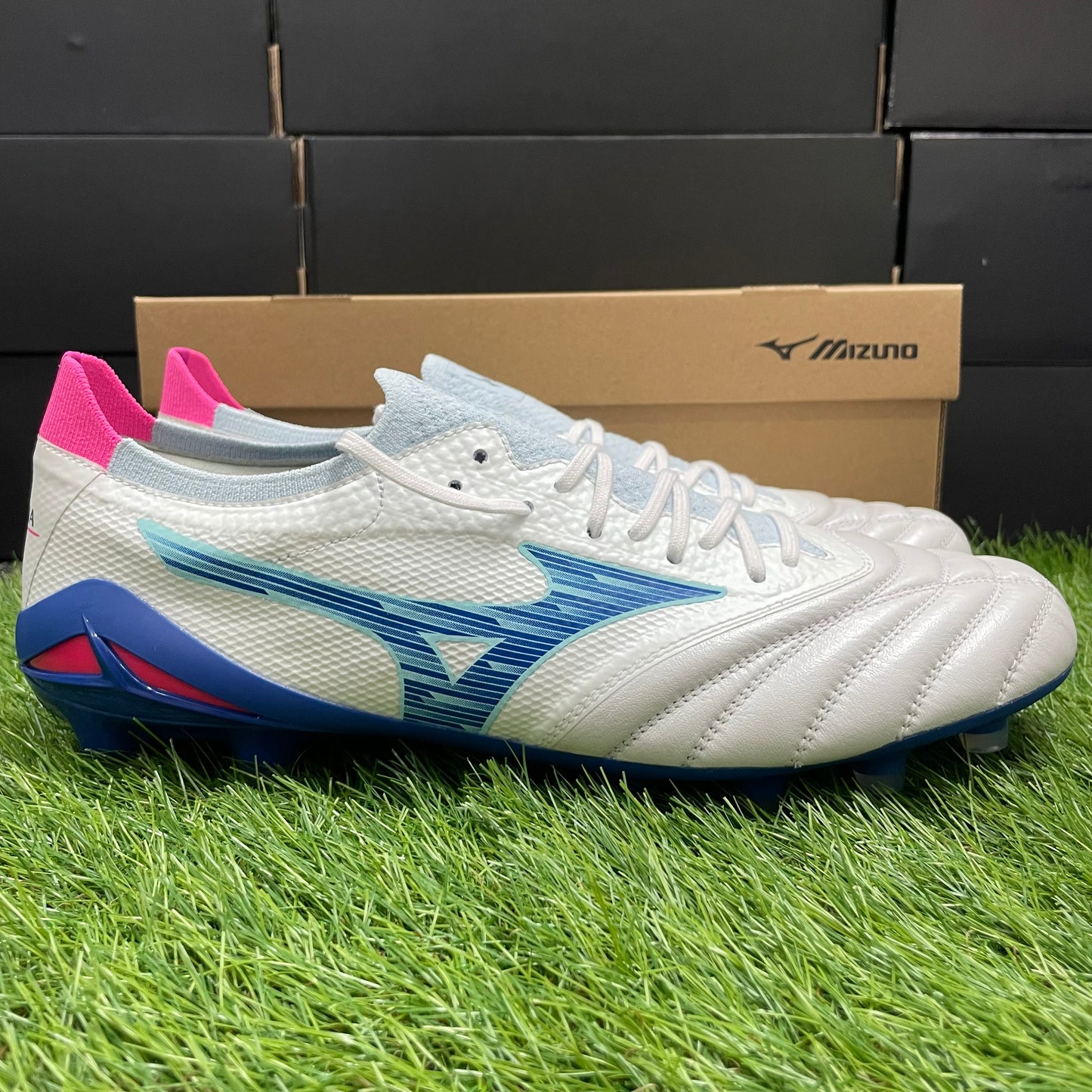 日本未発売 モレリアネオ4 β Elite P1GA254225 morelia neo 4