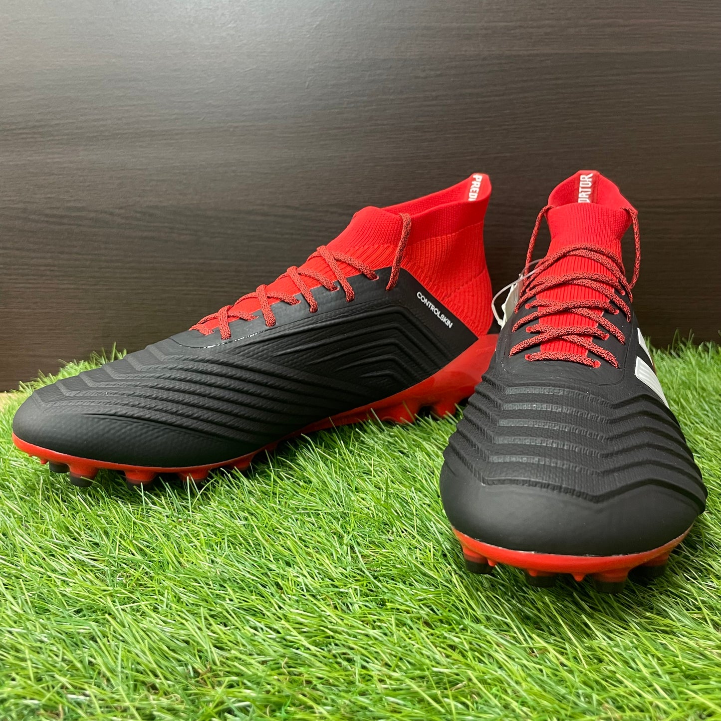 プレデター 18.1 AG BB7746 箱潰れ