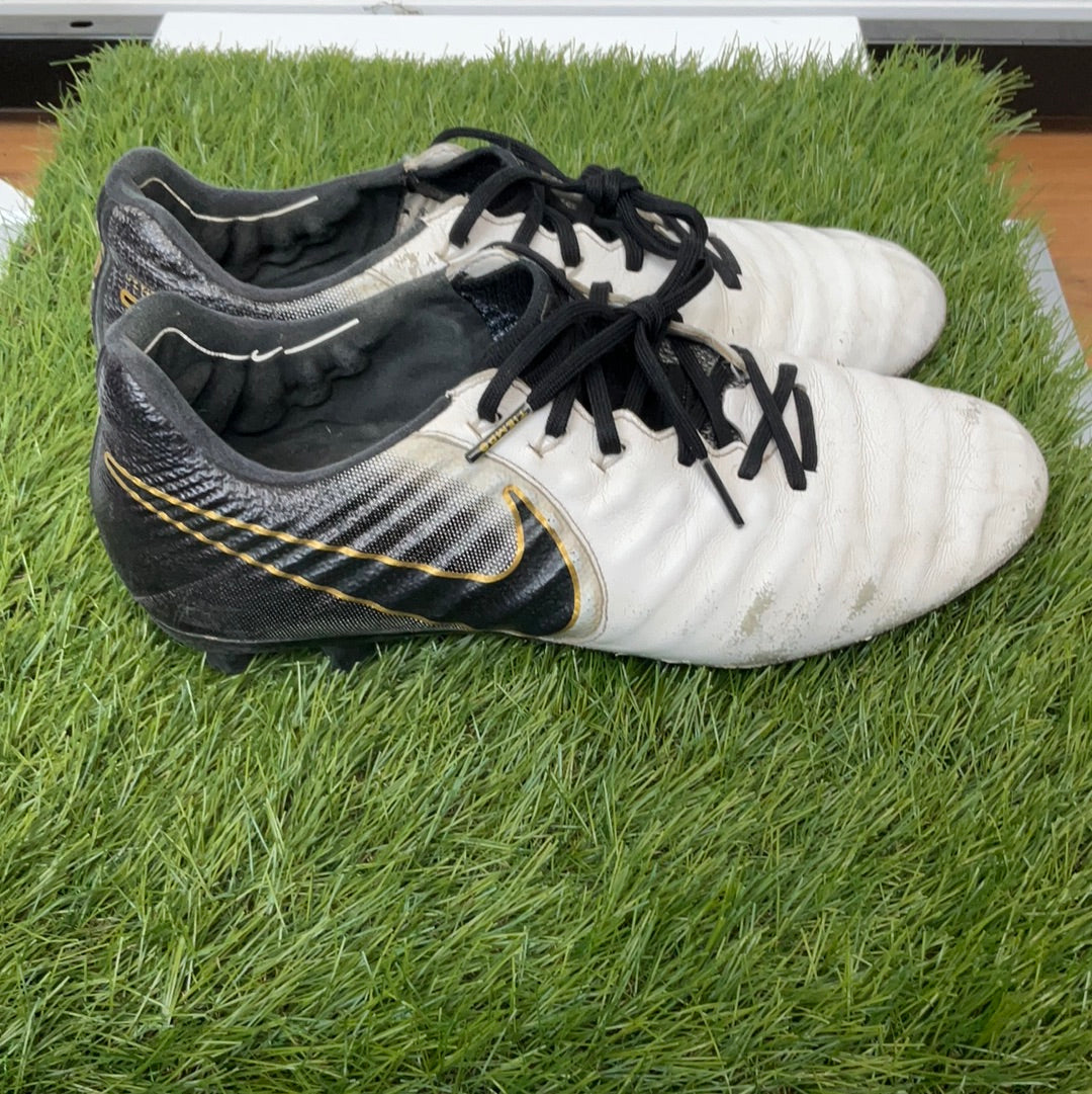 Used Goods used spikes Tiempo Legend 7 HG