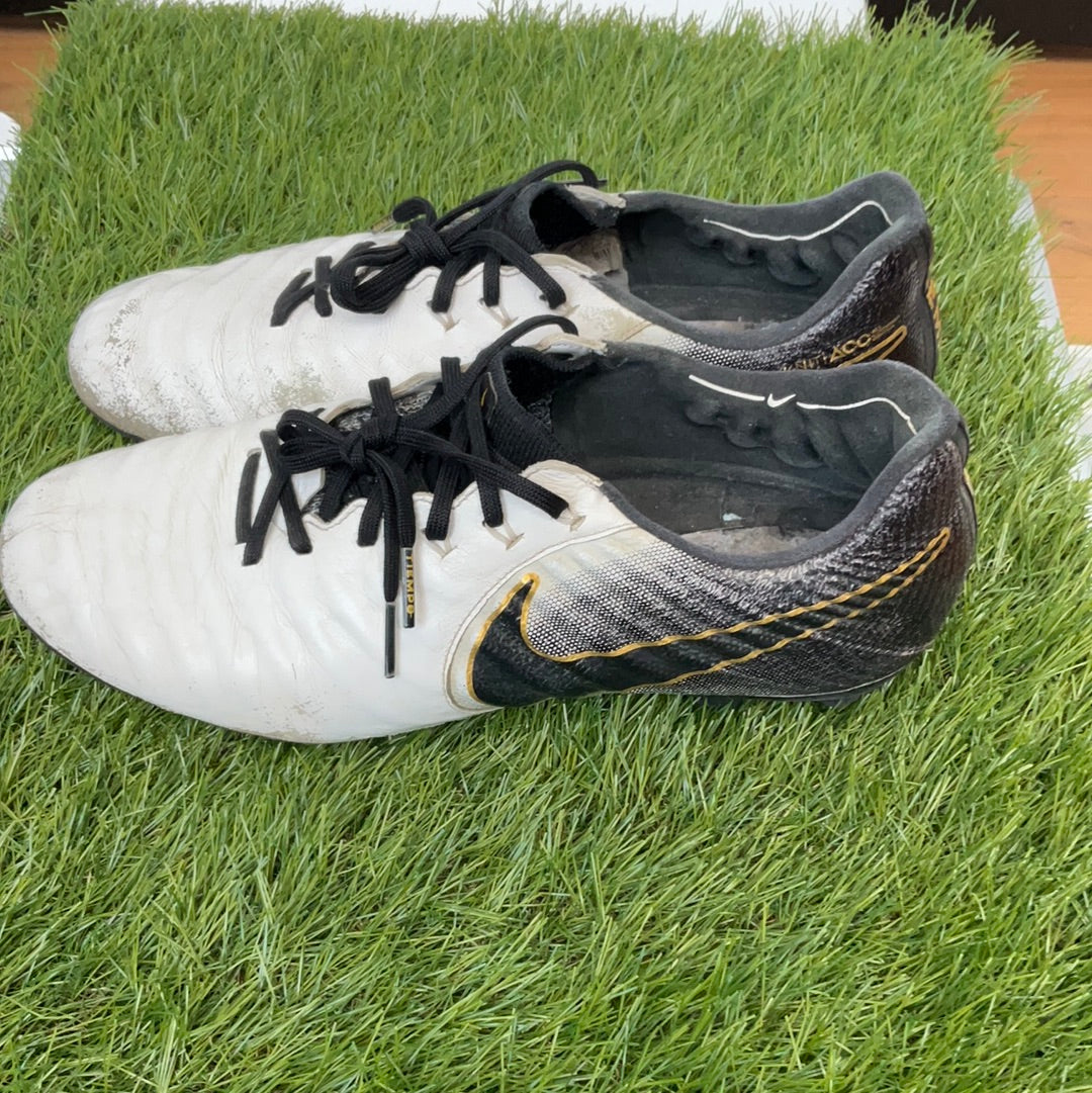 Used Goods used spikes Tiempo Legend 7 HG