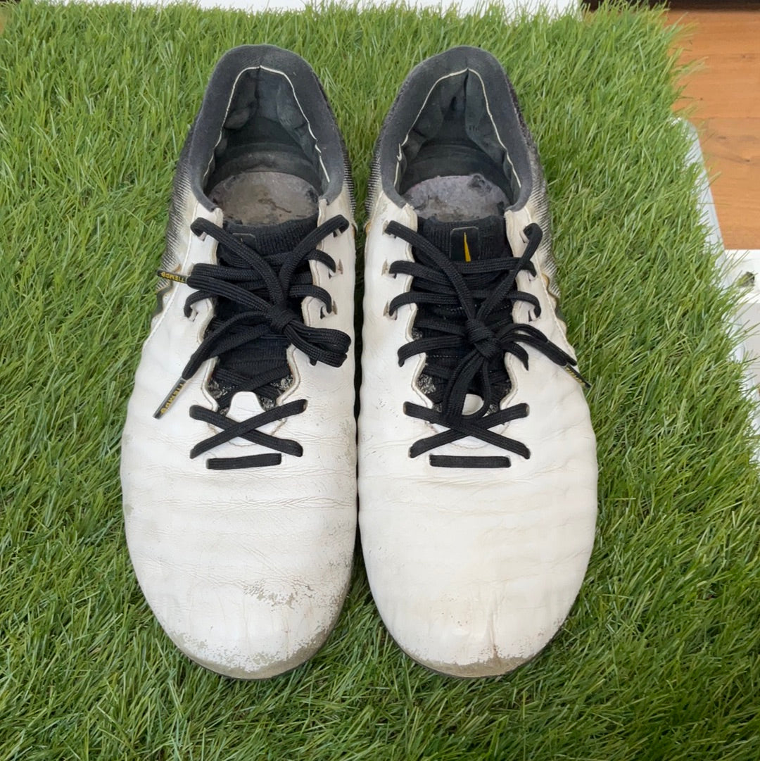Used Goods used spikes Tiempo Legend 7 HG