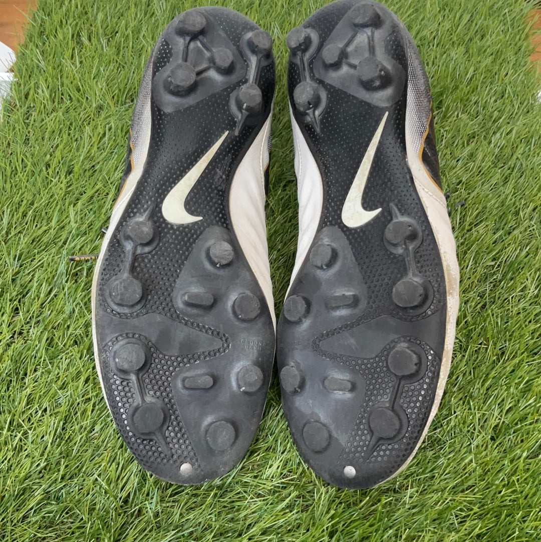 Used Goods used spikes Tiempo Legend 7 HG