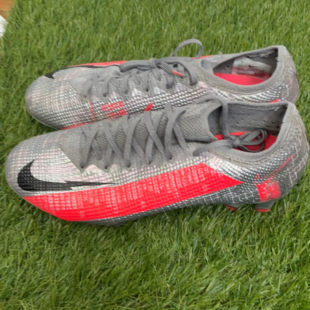 Used Goods used spikes Tiempo Legend 7 HG