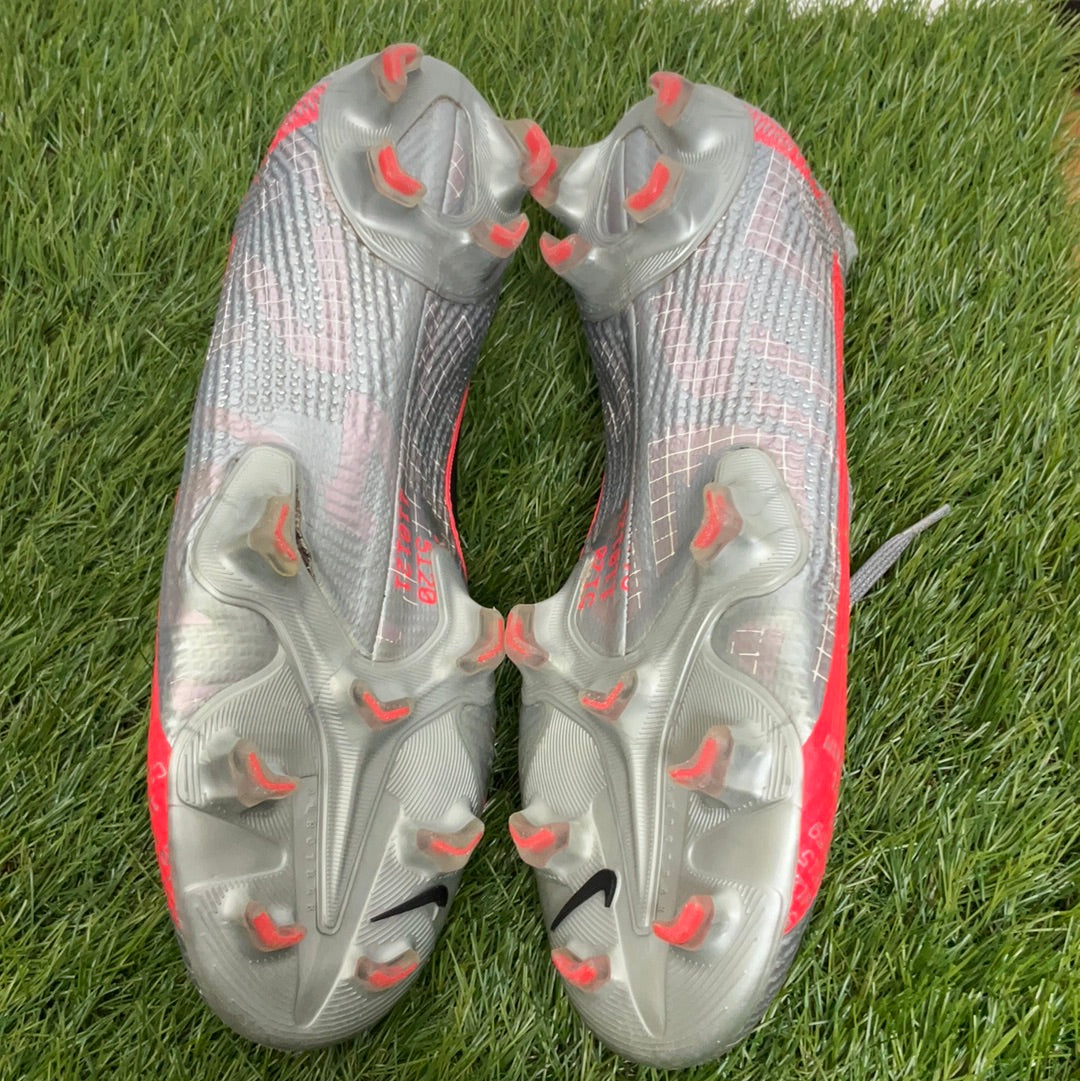 Used Goods used spikes Tiempo Legend 7 HG