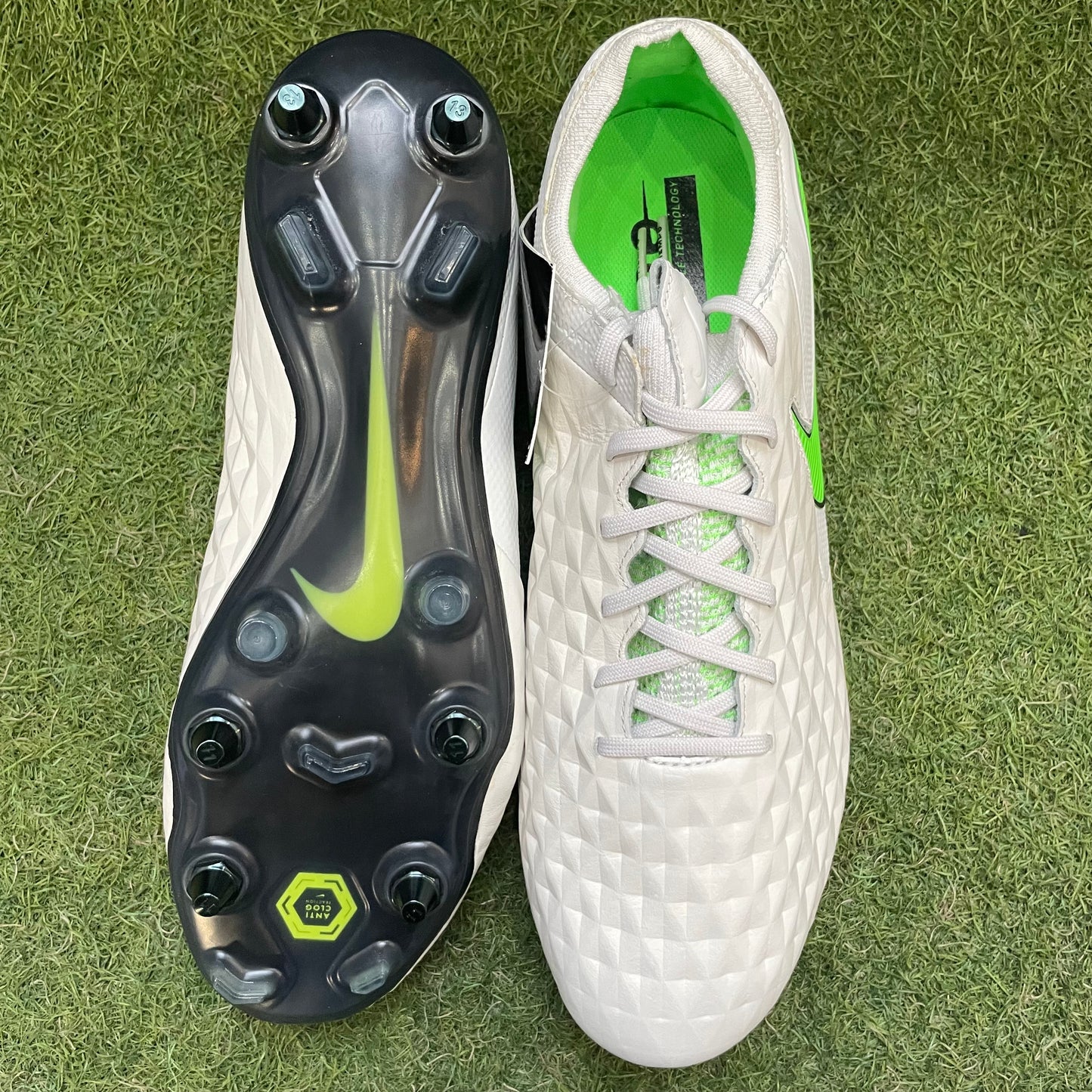 【箱無し】Tiempo Legend 8 Elite SG-PRO 29.0cm AT5900-030