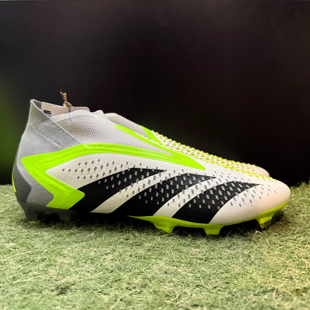 【箱無し】Predator Accuracy+ FG 30.5cm GZ2604
