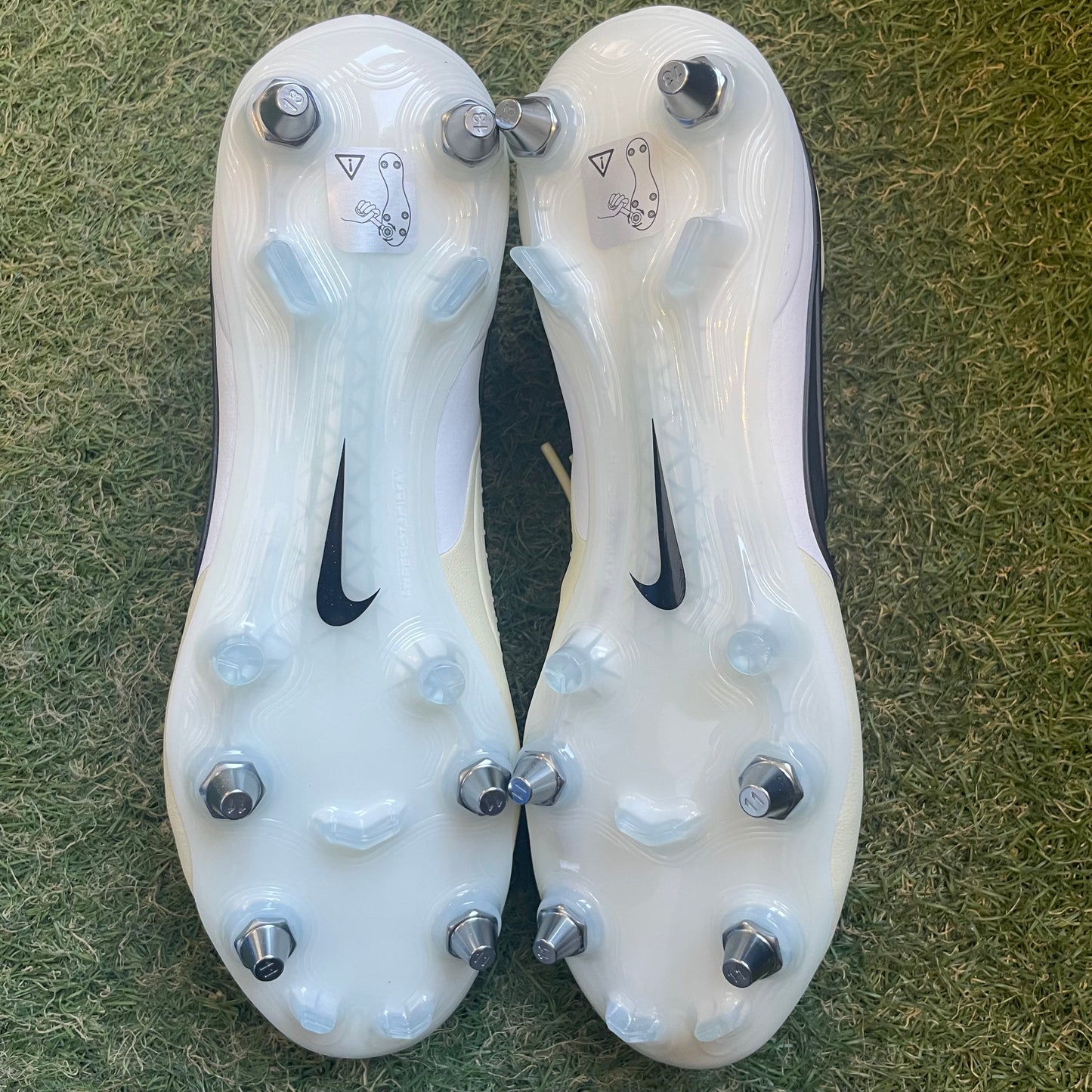 【箱無し】Tiempo Legend 10 SG-PRO 26.0 FN7283 700
