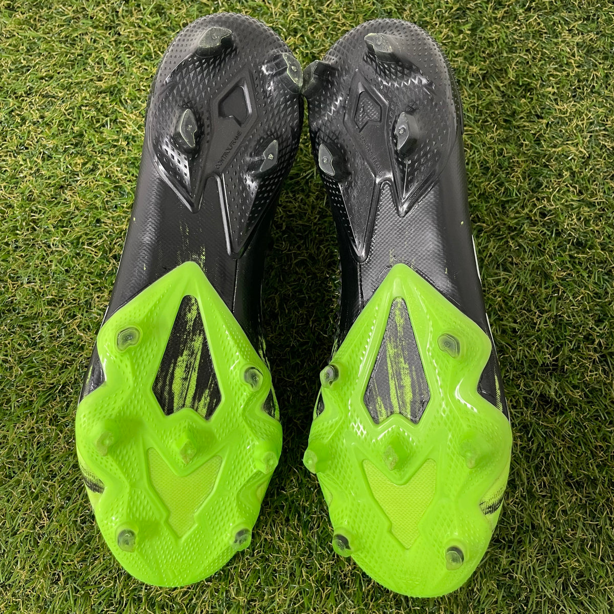 26.5cm Used Goods中古スパイクPredator Mutator 20.1 FG