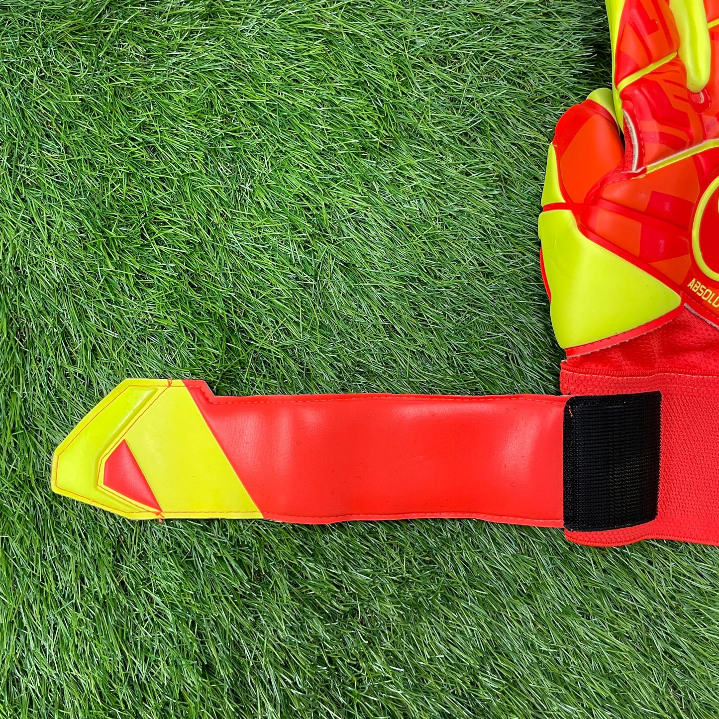 uhlsport ダイナミックインパルス　アブソルートグリップ ハーフネガティブ 1011143
