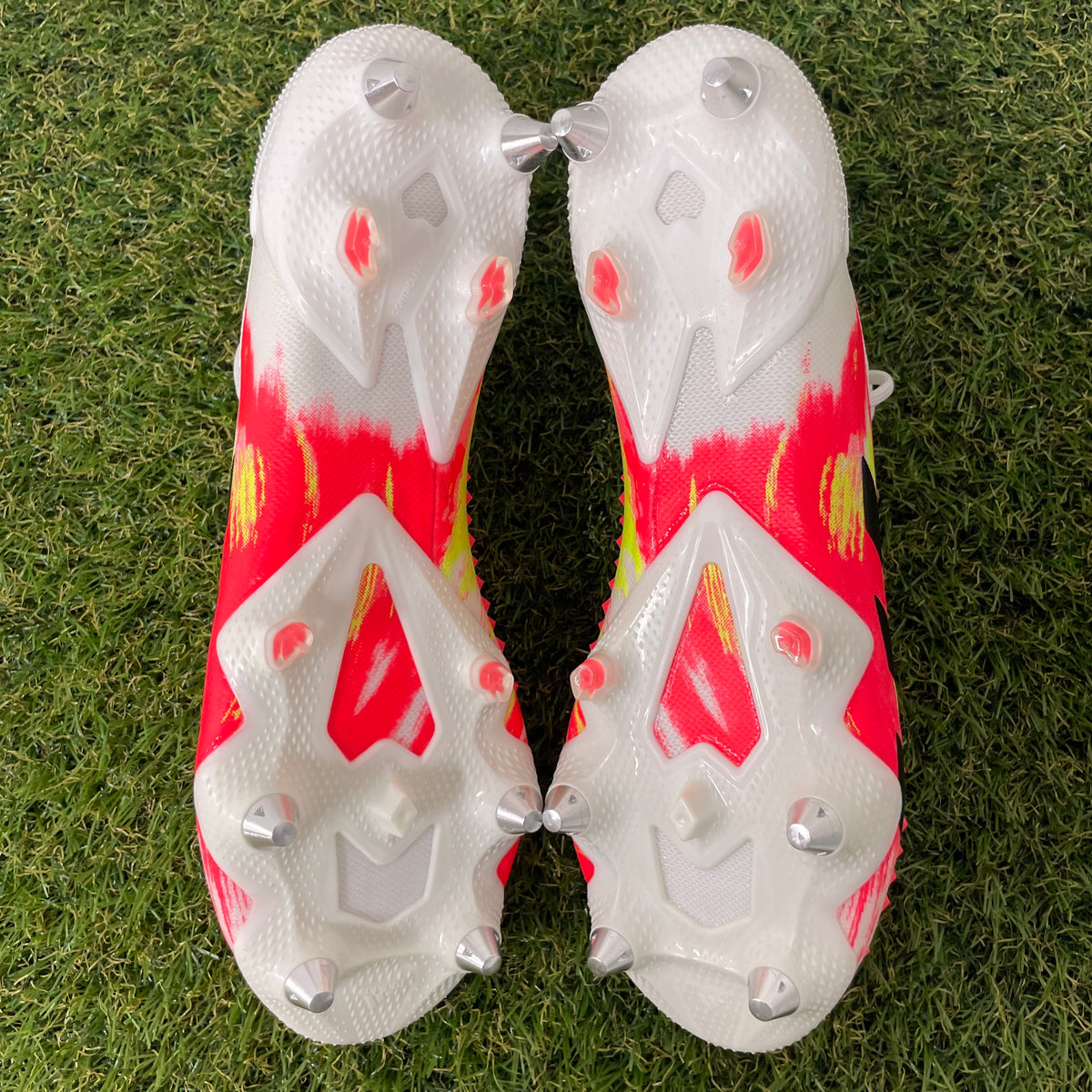 【箱無し】PREDATOR MUTATOR 20.1 LOW SG 25.5 cm EG1603