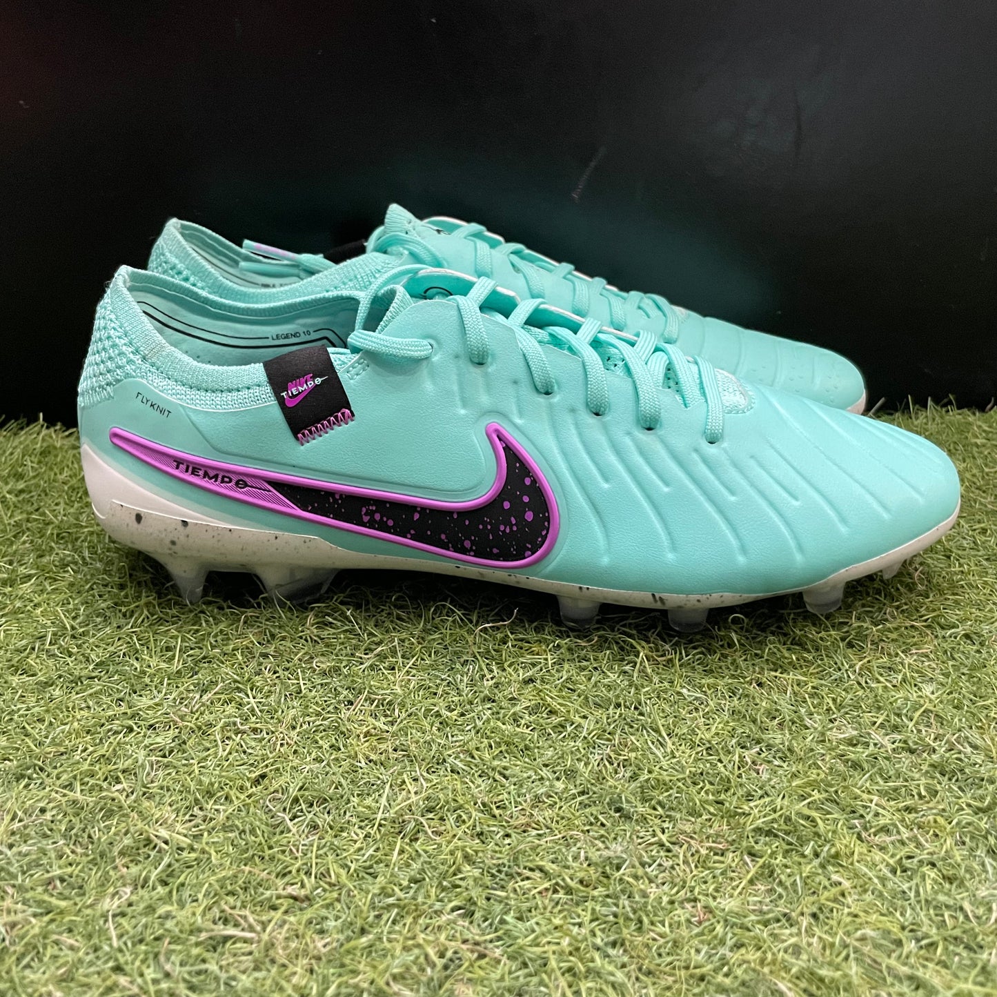 【箱無し】②TIEMPO LEGEND 10 ELITE FG 26.0cm FN7276 300