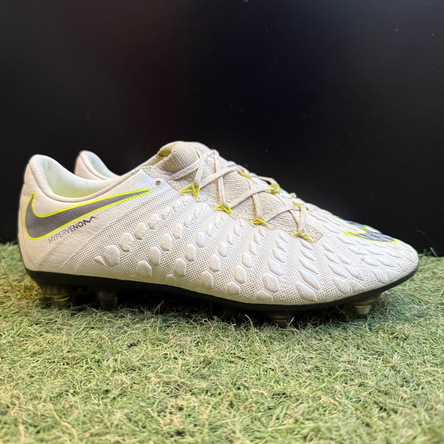 26.0 Used Goods中古スパイクHypervenom  Phantom 3 SG Anti Clog