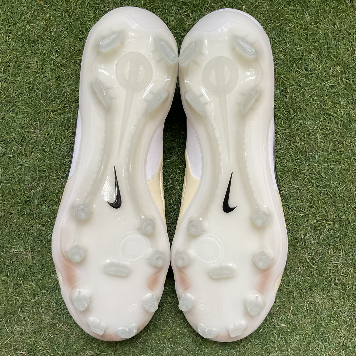 【箱無し】TIEMPO LEGEND 10 ELITE FG 25.5 DV4328 700