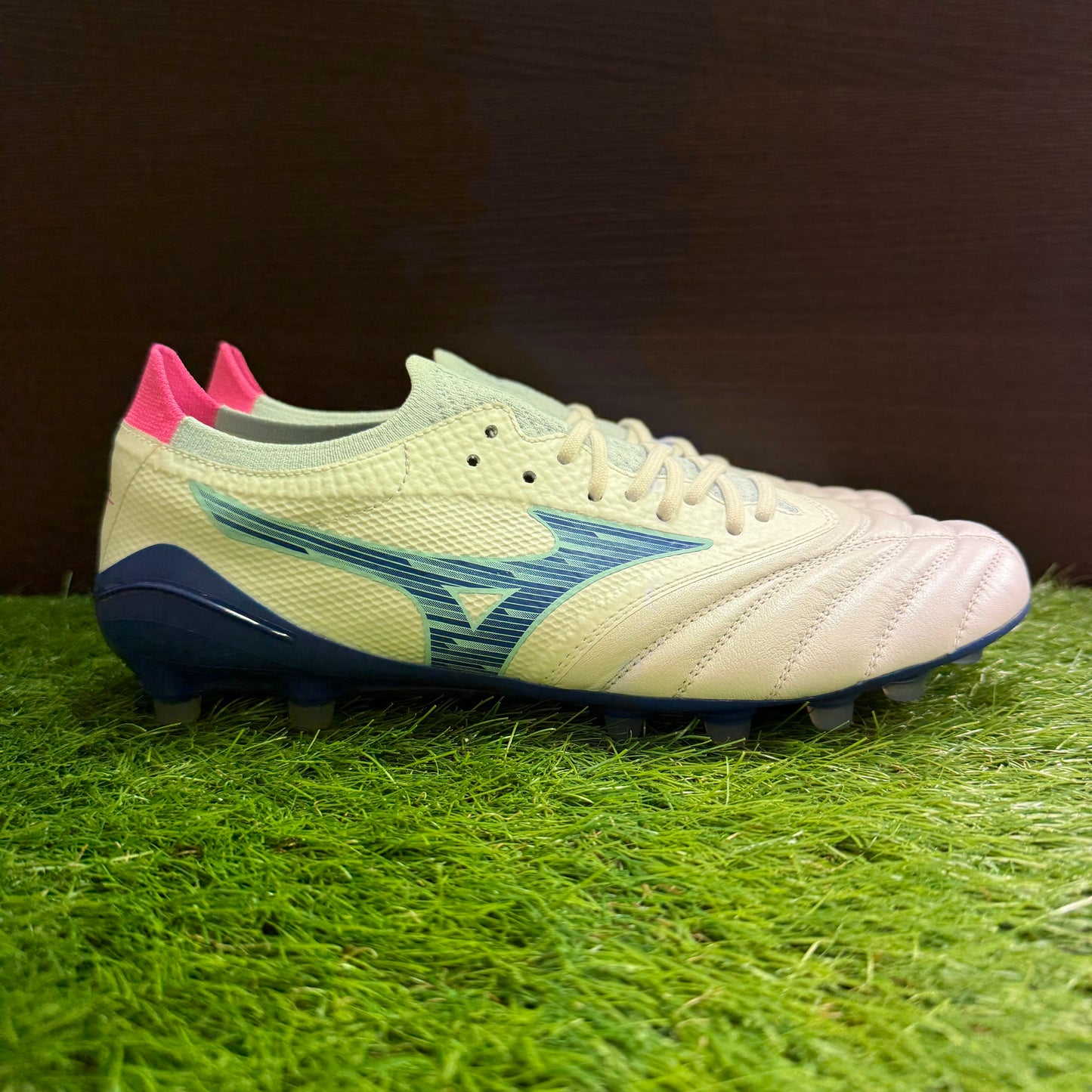 日本未発売 モレリアネオ4 β Elite AG P1GA254325