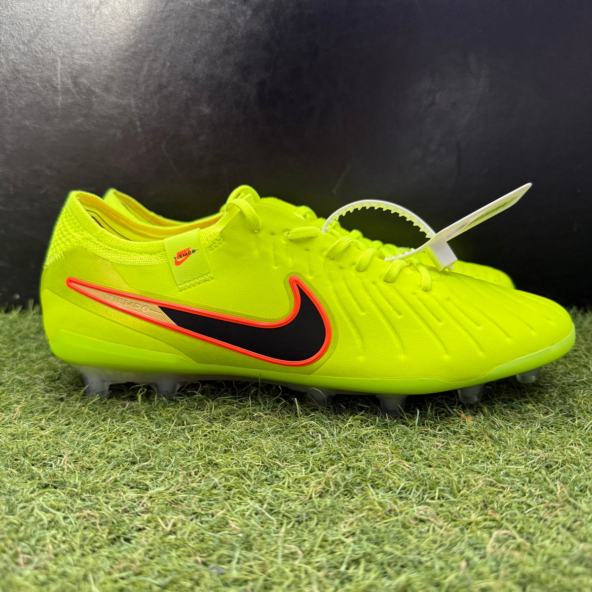 【箱無し】TIEMPO LEGEND 10 ELITE AG 27.0 DV4330 701