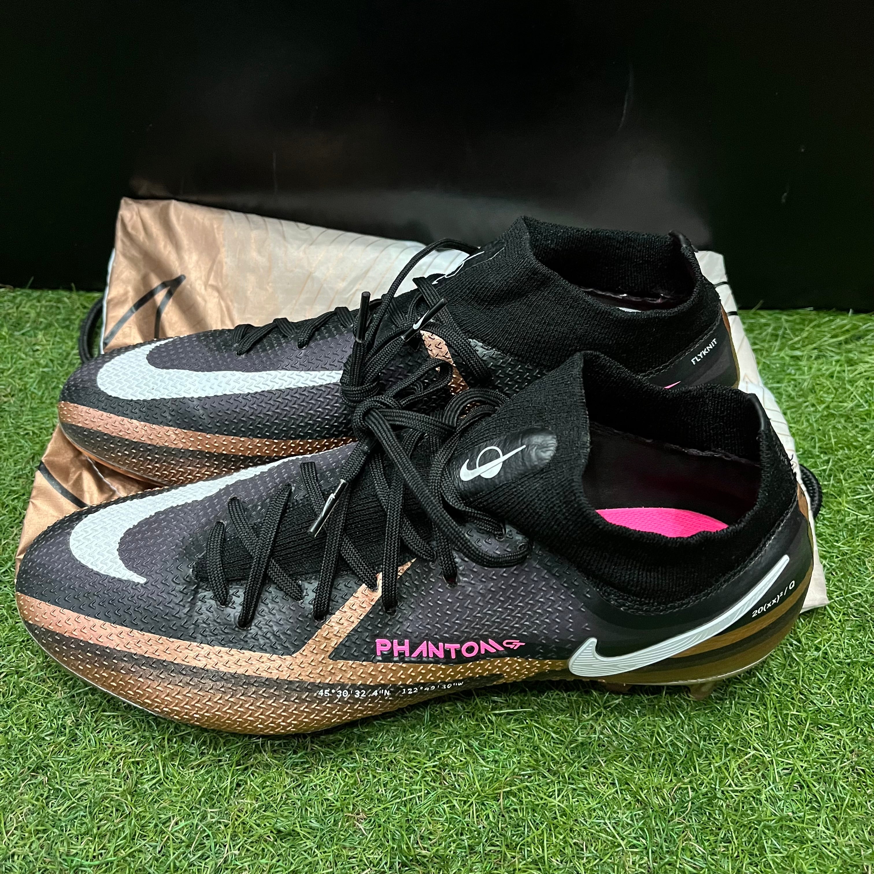 NIKE phantom GT2エリート26.5cm FG中古 NIKE phantom GT2エリート26.5cm FG中古