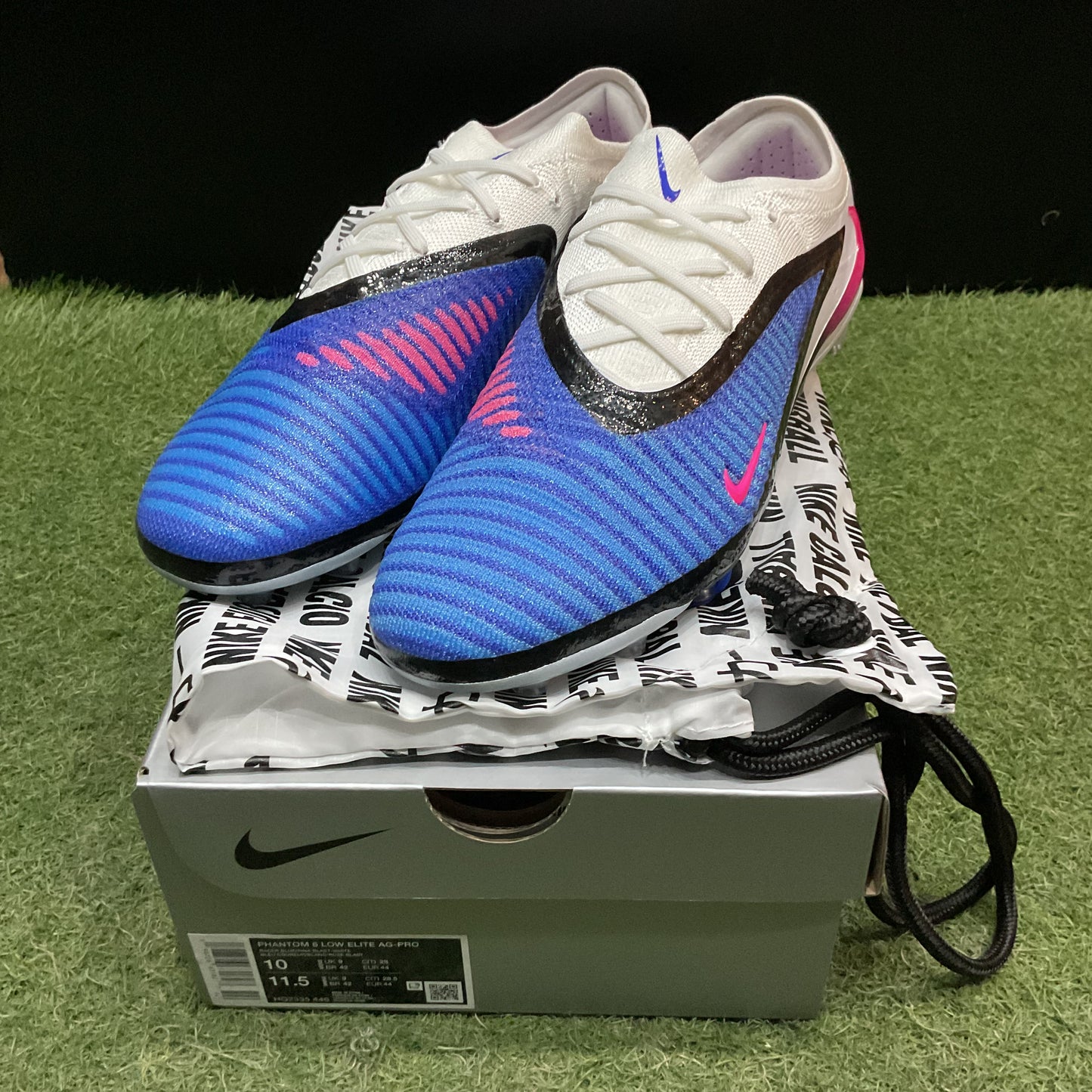 ファントム 6 LOW ELITE AG-PRO HQ2335 446