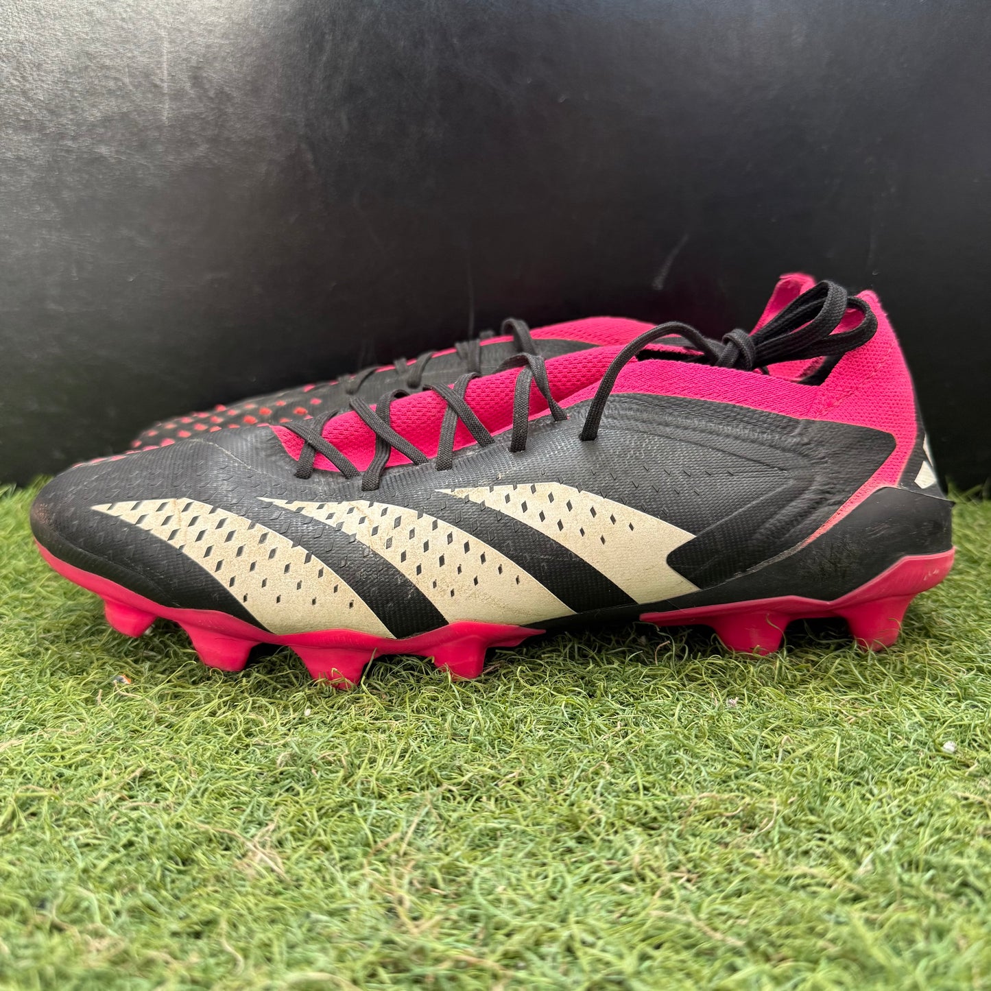 26.0cm Used Goods中古スパイクPredator Accuracy.1 HG/AG