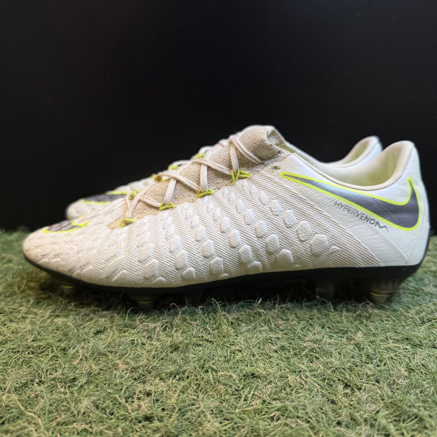 26.0 Used Goods中古スパイクHypervenom  Phantom 3 SG Anti Clog