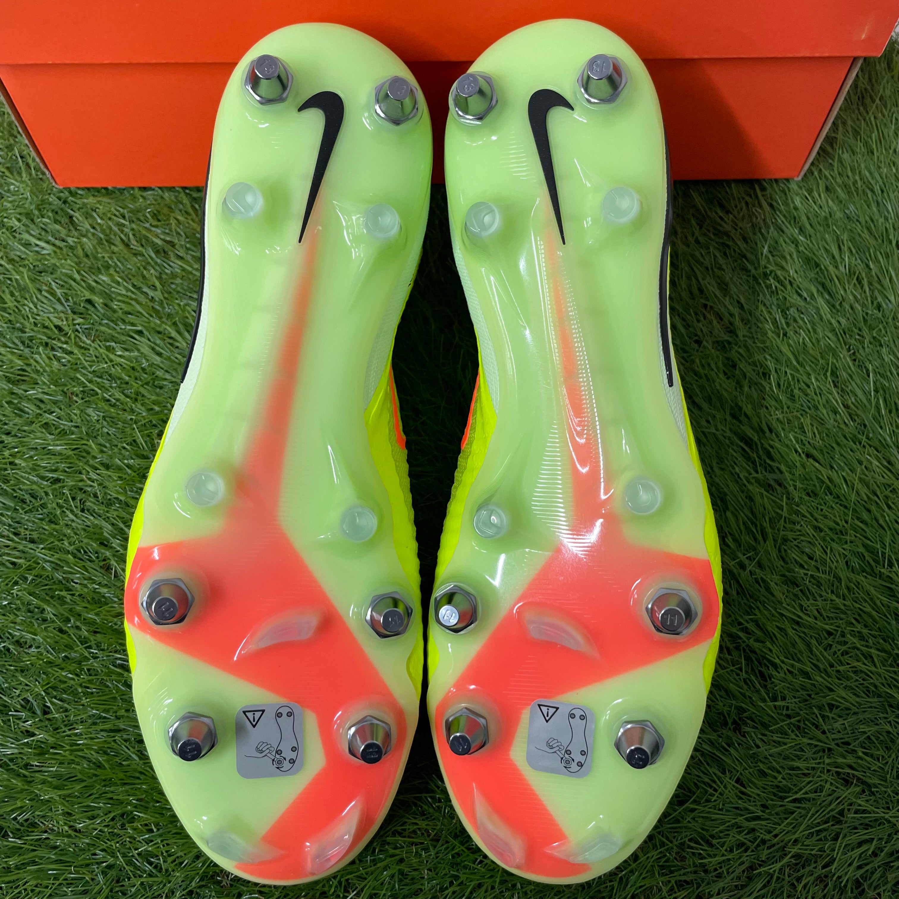 ファントム 6 LOW ELITE SG-PRO P IO4460 800 – 俺の足 サッカー用品