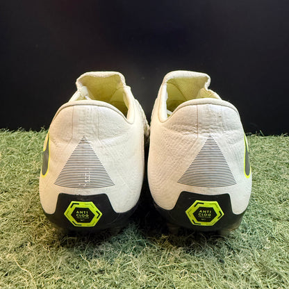 26.0 Used Goods中古スパイクHypervenom  Phantom 3 SG Anti Clog