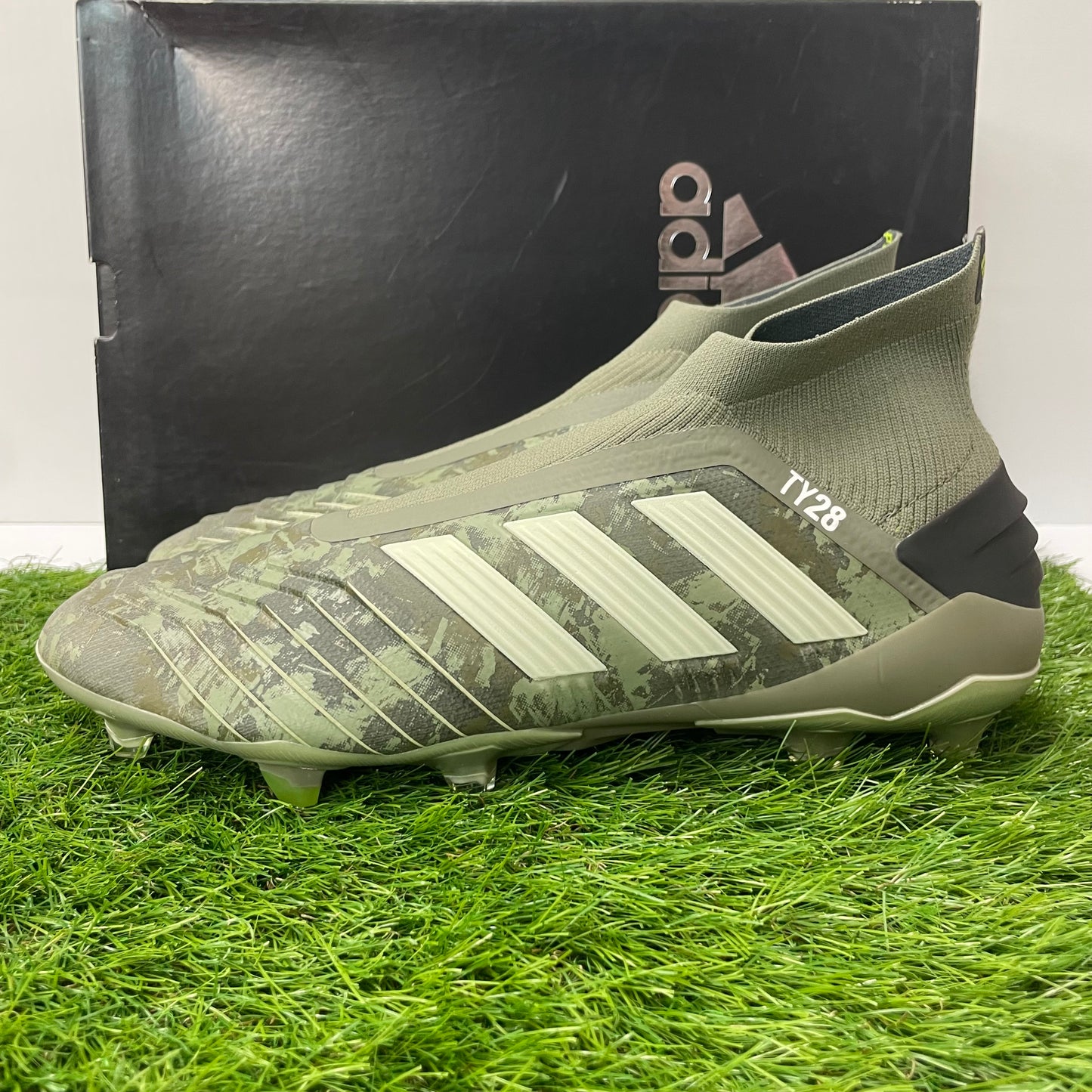 プレデター19+ FG EF8204