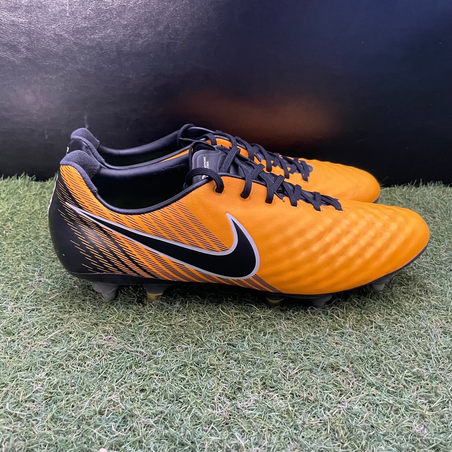 28.5 cm Used Goods 中古スパイク Magista Opus 2 SG ANTI CLOG