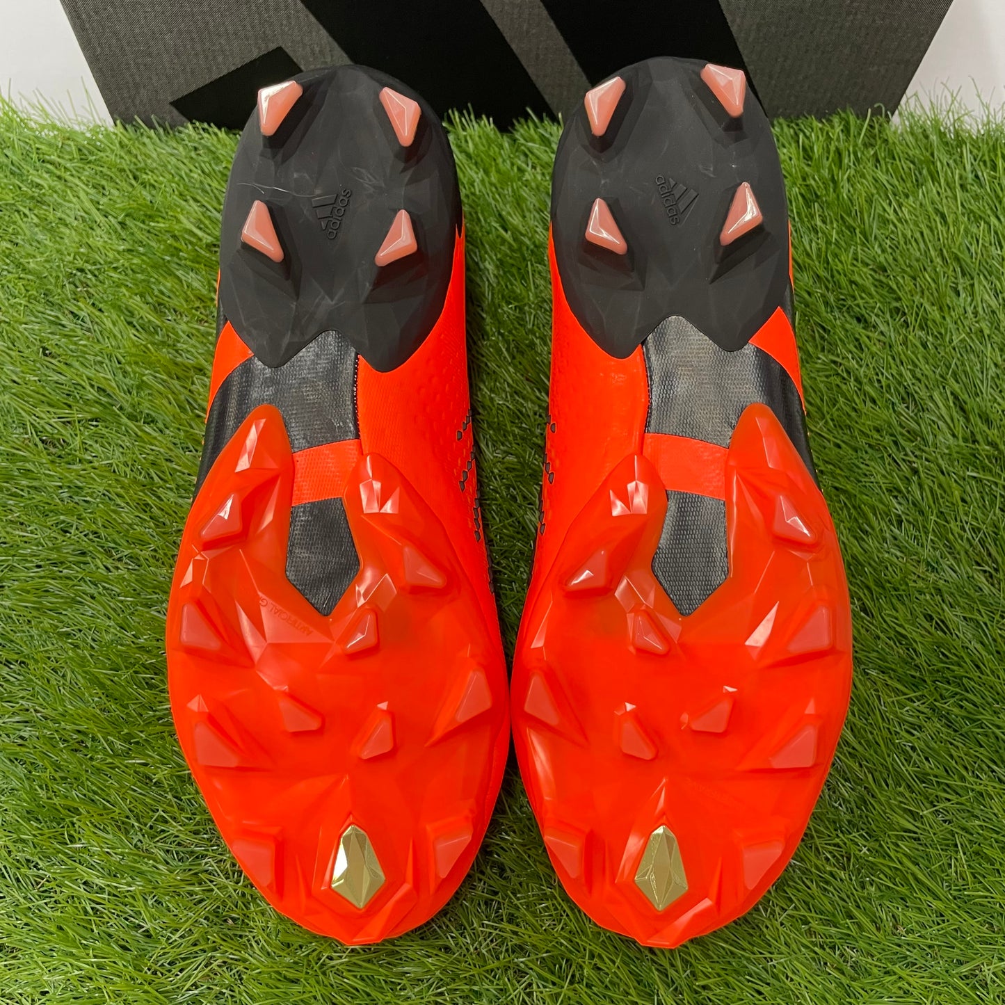 Predator Accuracy.1 L AG ローカットプレデター アキュラシー GW7071