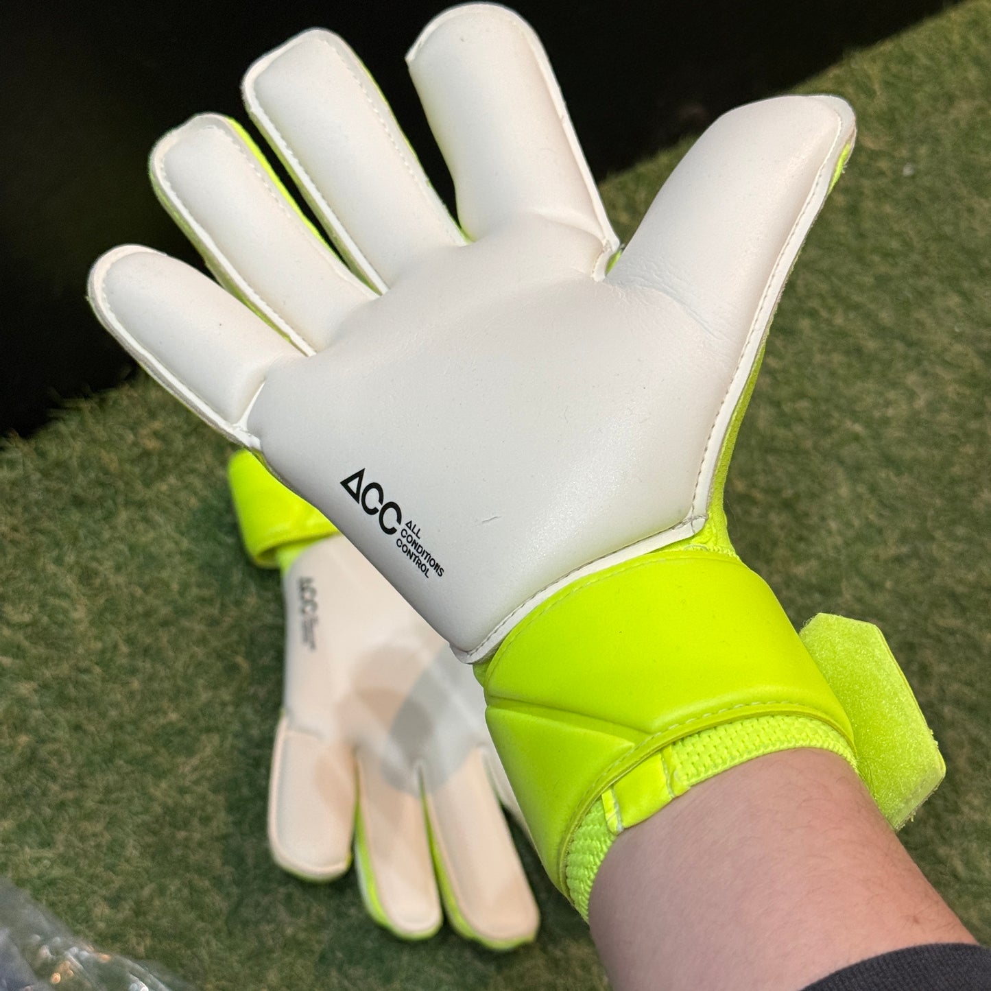 日本未発売 ヴェイパーグリップ３HQ0304 702 Vapor Grip 3