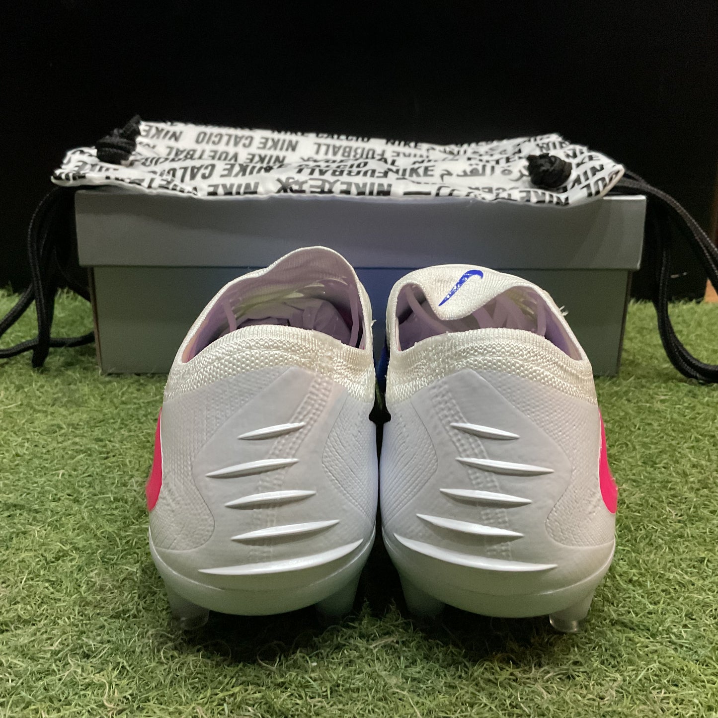 ファントム 6 LOW ELITE AG-PRO HQ2335 446