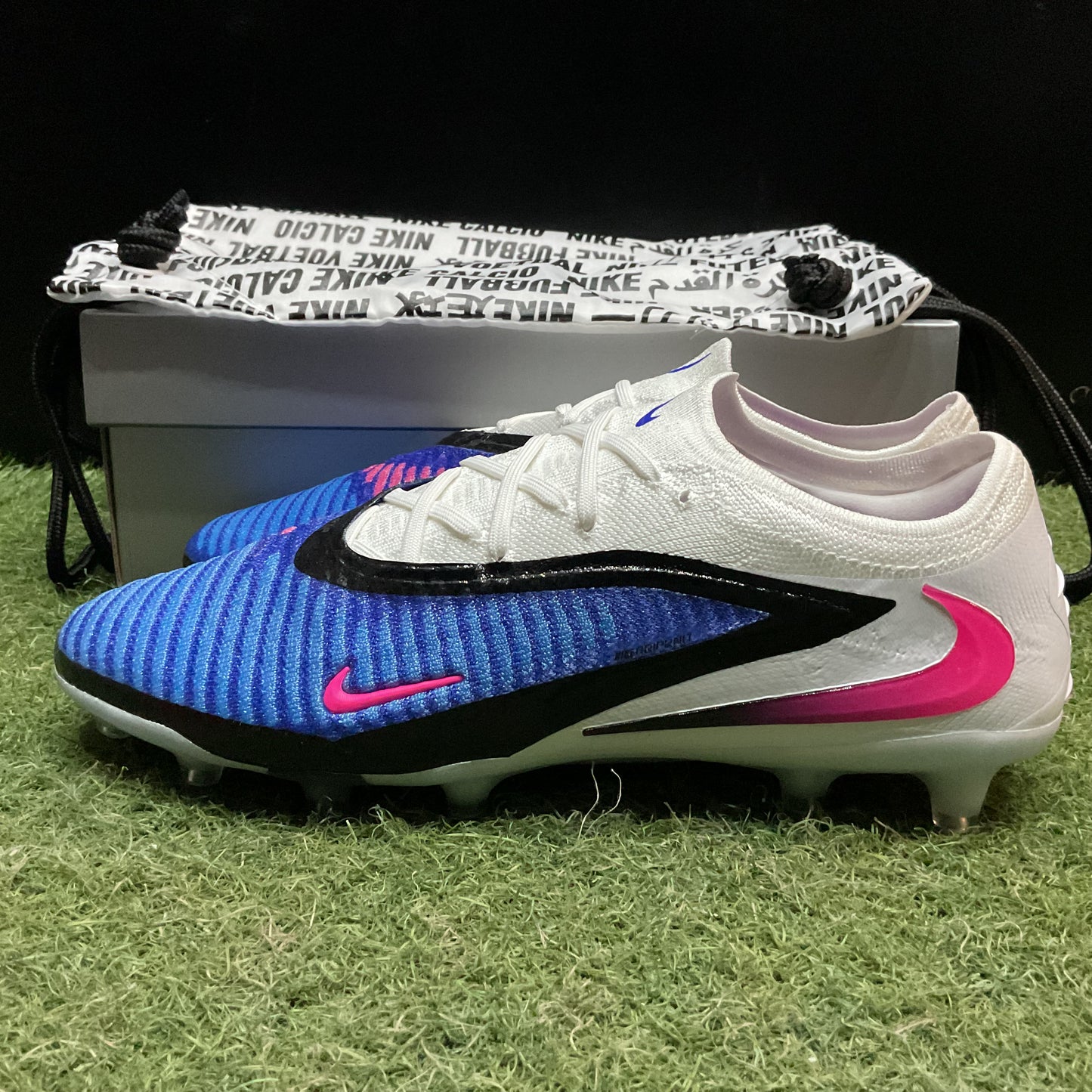 ファントム 6 LOW ELITE AG-PRO HQ2335 446