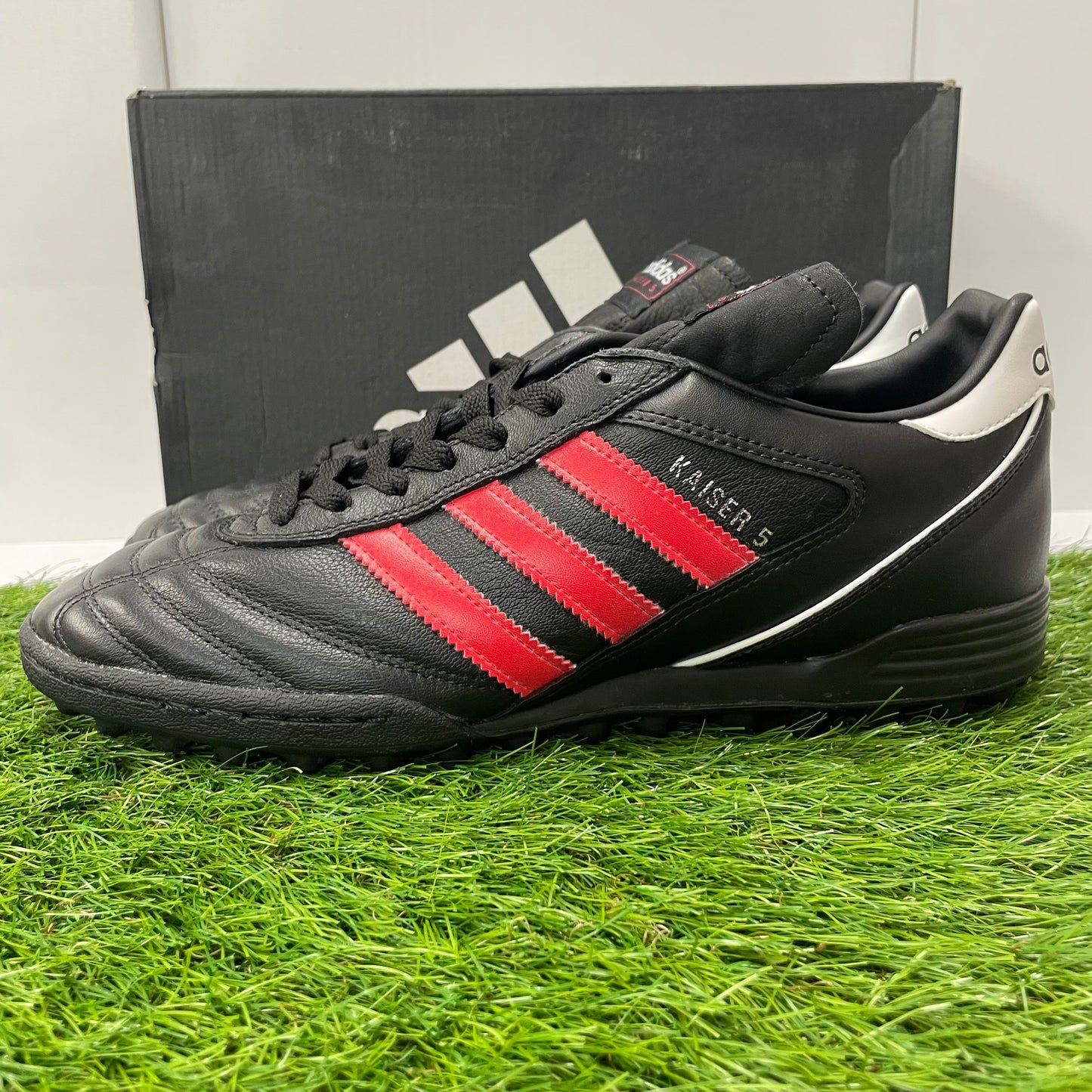 日本未発売 KAISER 5 TEAM RED STRIPES  677357