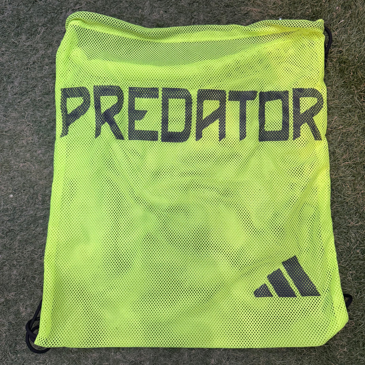【箱無し】Predator Accuracy+ FG 30.5cm GZ2604