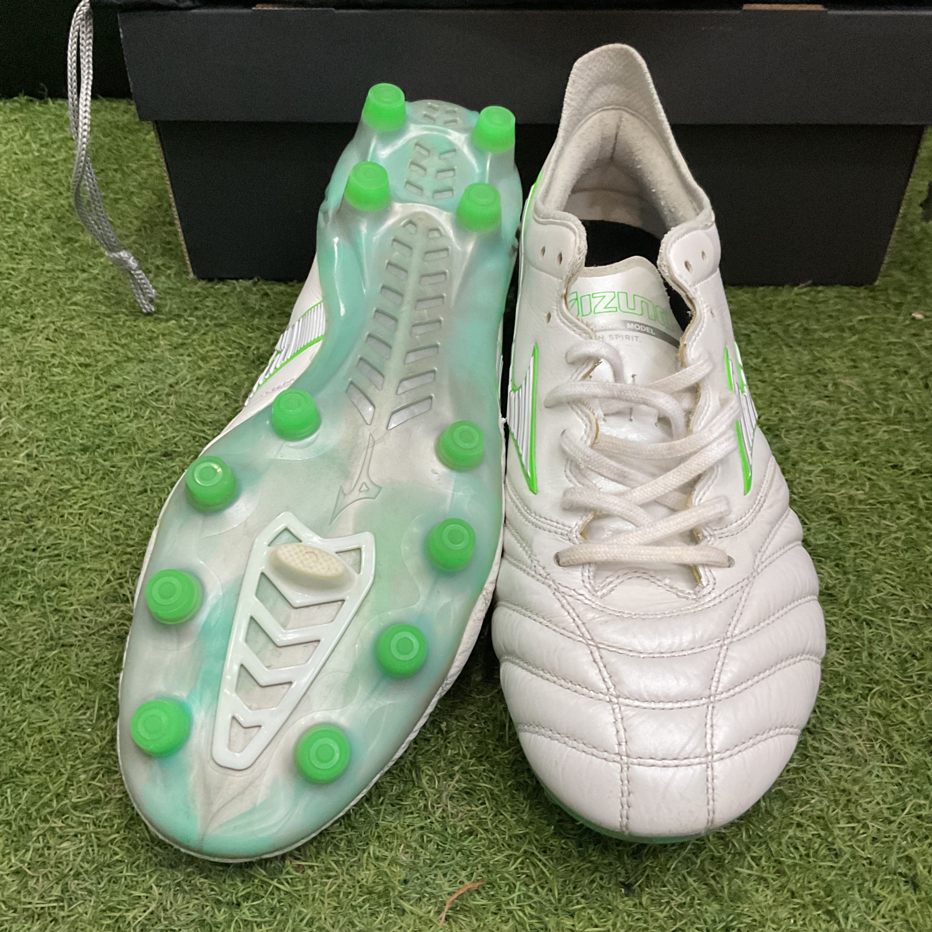おれのスパイク ULTREZZA CLUB 3 | WHITE/GREEN GECKO | メンズ サッカー
