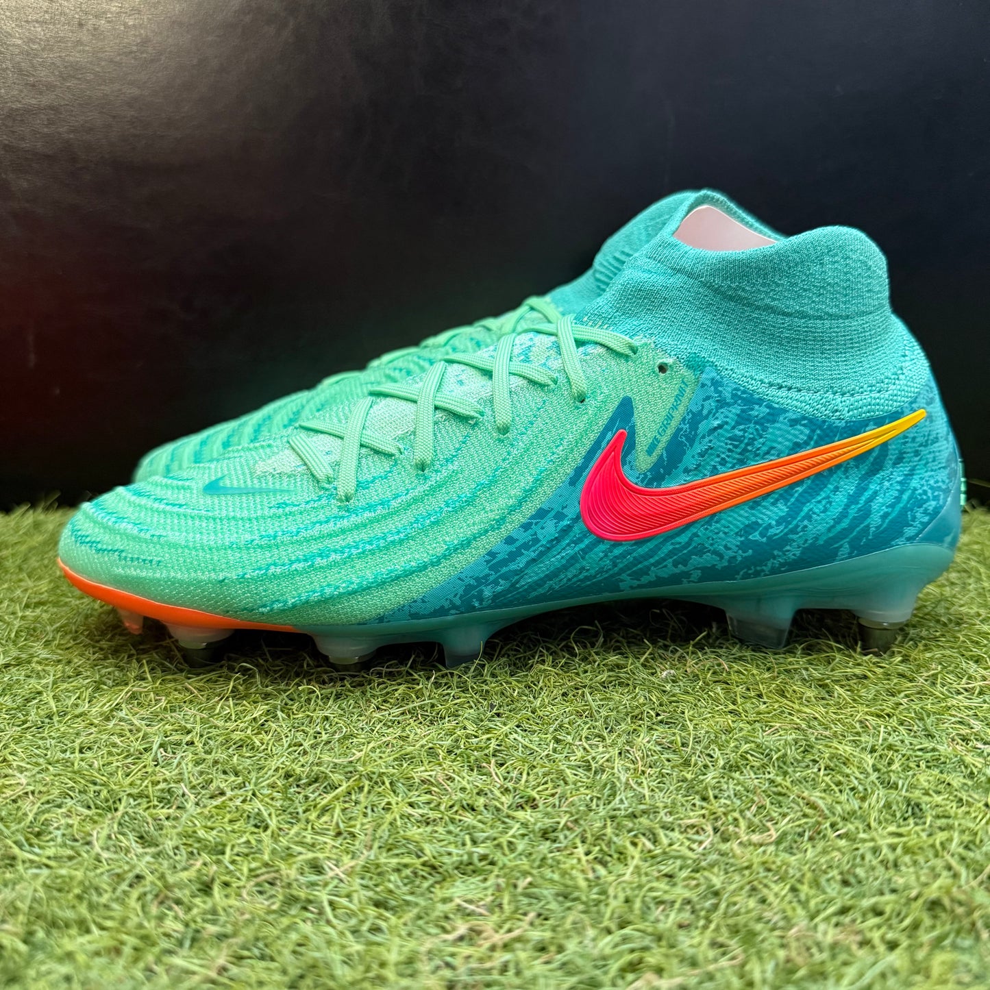 日本未発売 ファントムルナ 2 ELITE LV8 SG-PRO P FZ4950 300