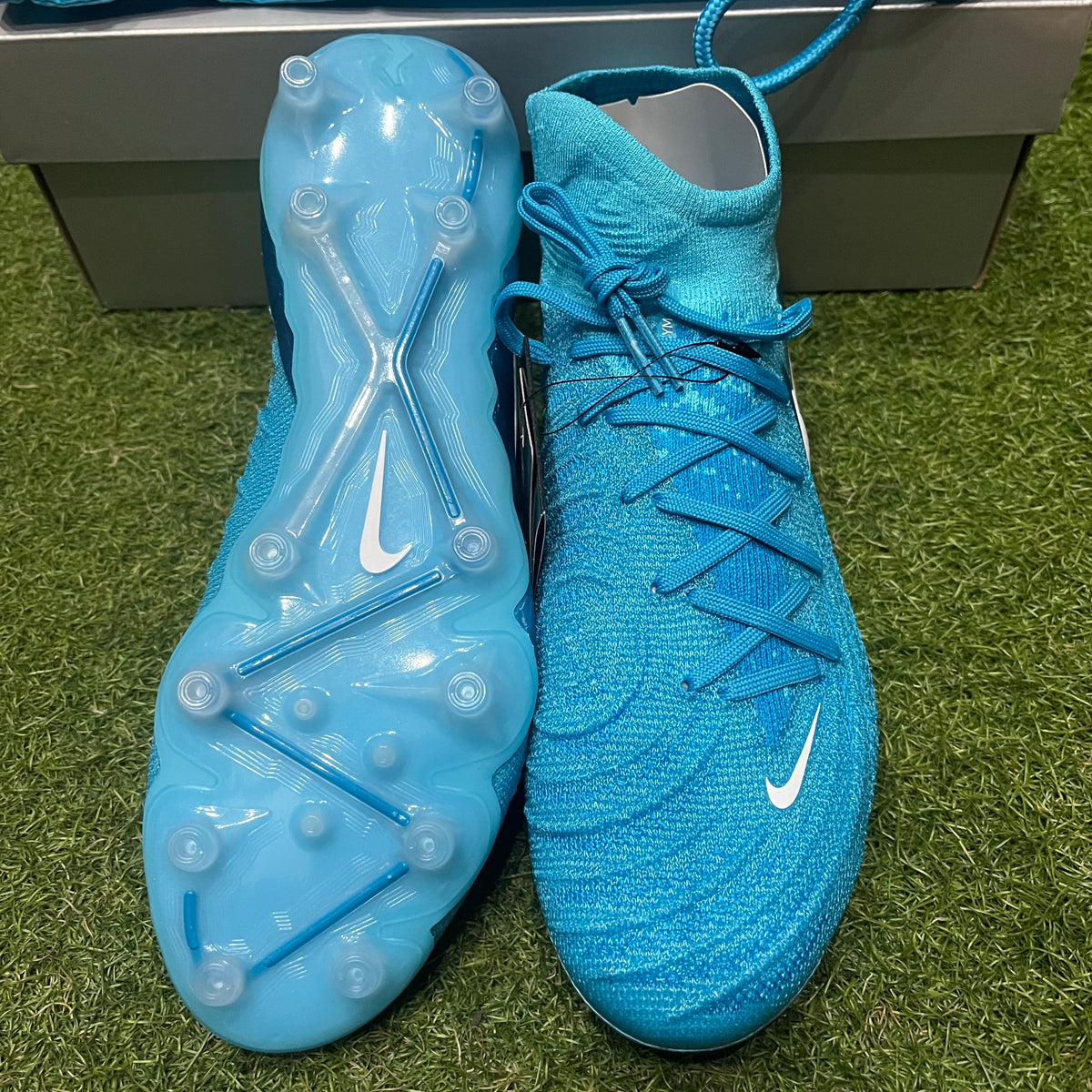 ファントムルナ II ELITE AG-PRO FJ2579 400 – 俺の足 サッカー用品 