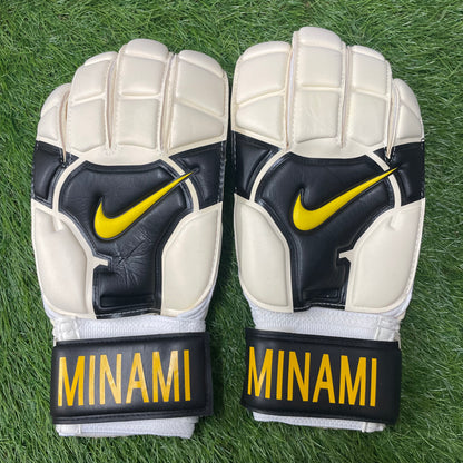 NIKE キーパーグローブ　PGS109 104 南雄太