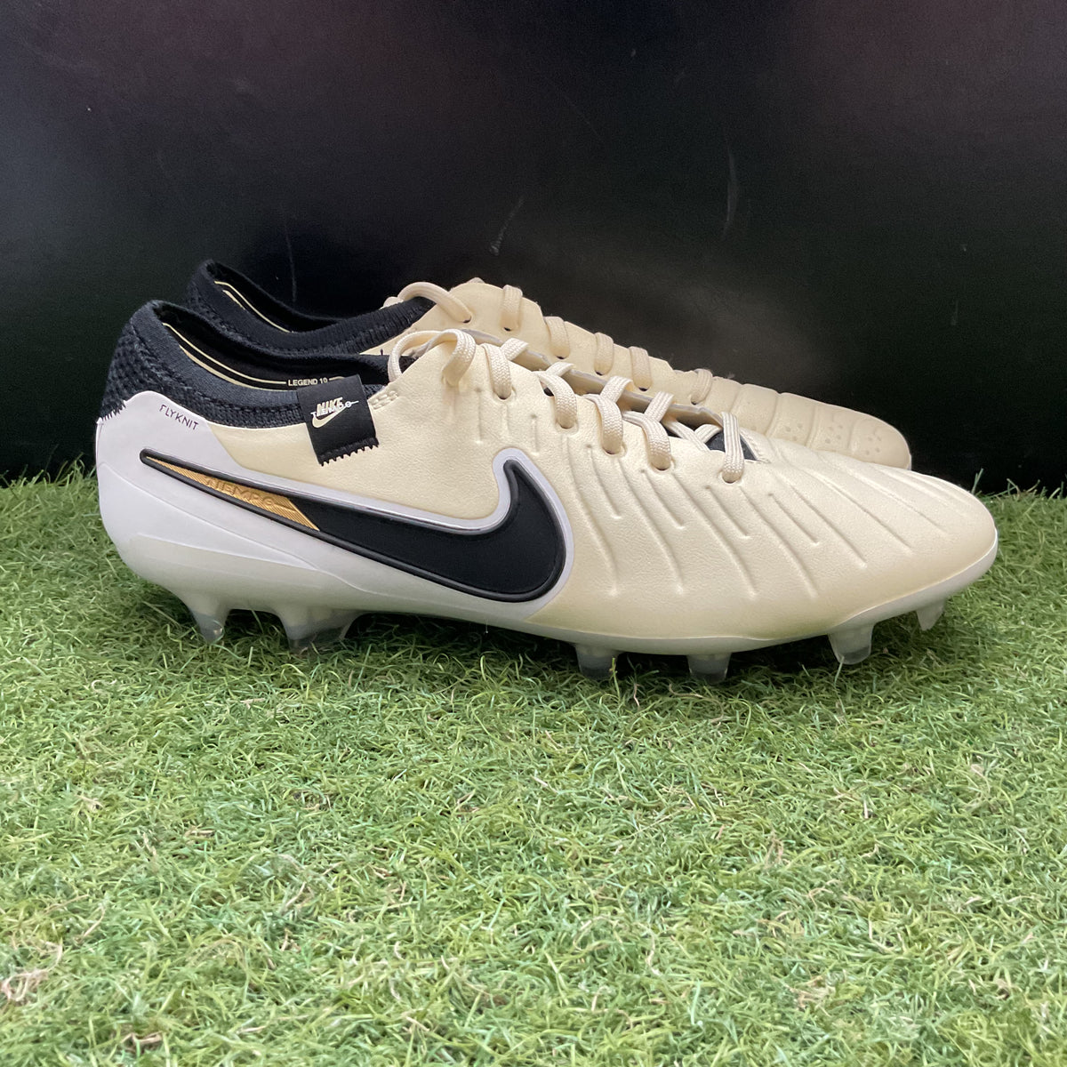 【箱無し】TIEMPO LEGEND 10 ELITE FG 25.5 DV4328 700