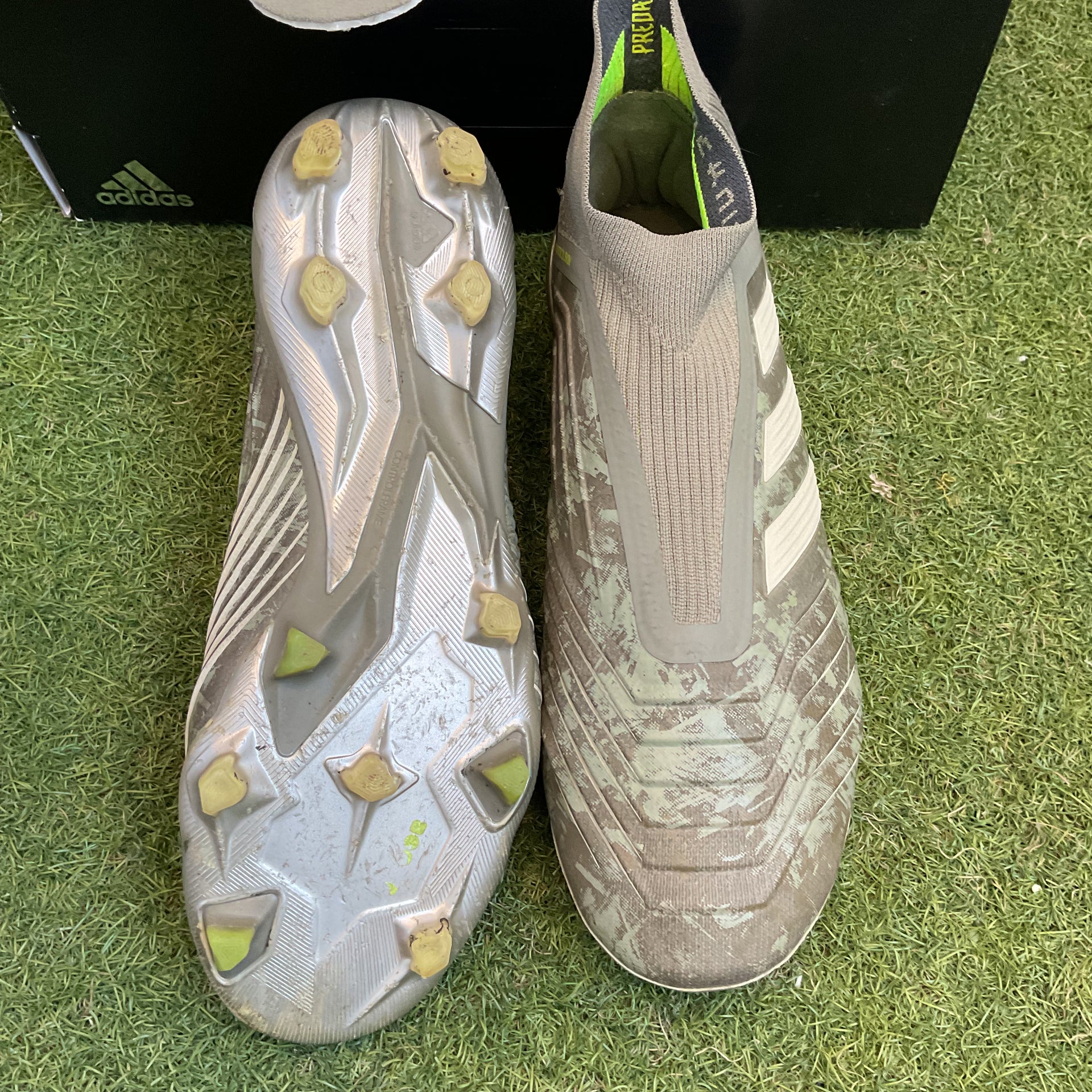 26.0 cm Used Goods中古スパイクPredator 19+ FG – 俺の足 サッカー