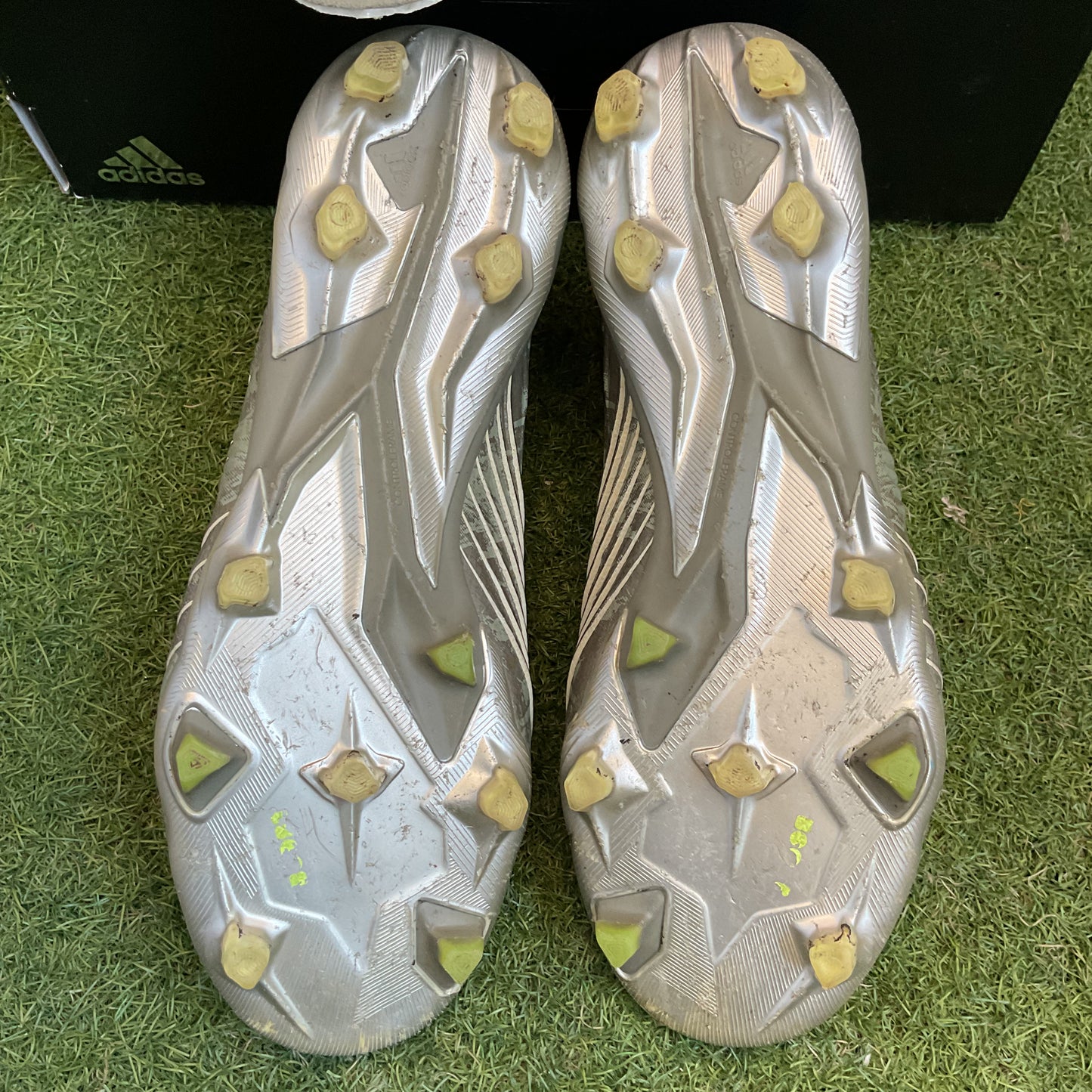 26.0 cm Used Goods中古スパイクPredator 19+ FG