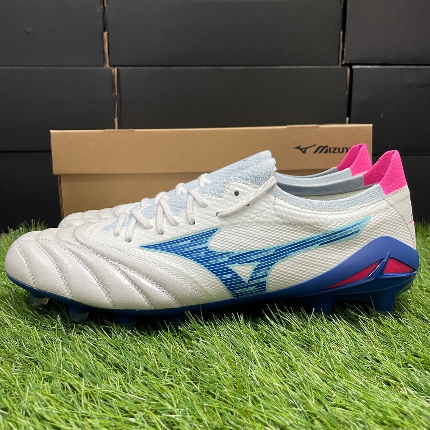 日本未発売 モレリアネオ4 β Elite P1GA254225 morelia neo 4