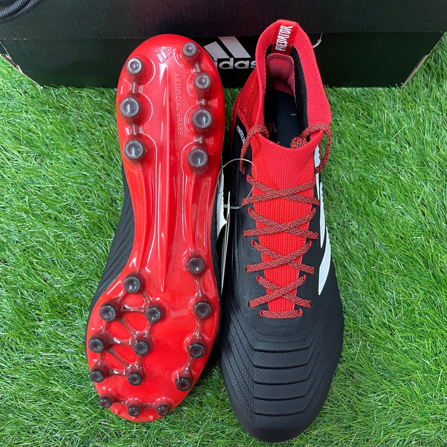 プレデター 18.1 AG BB7746 箱潰れ