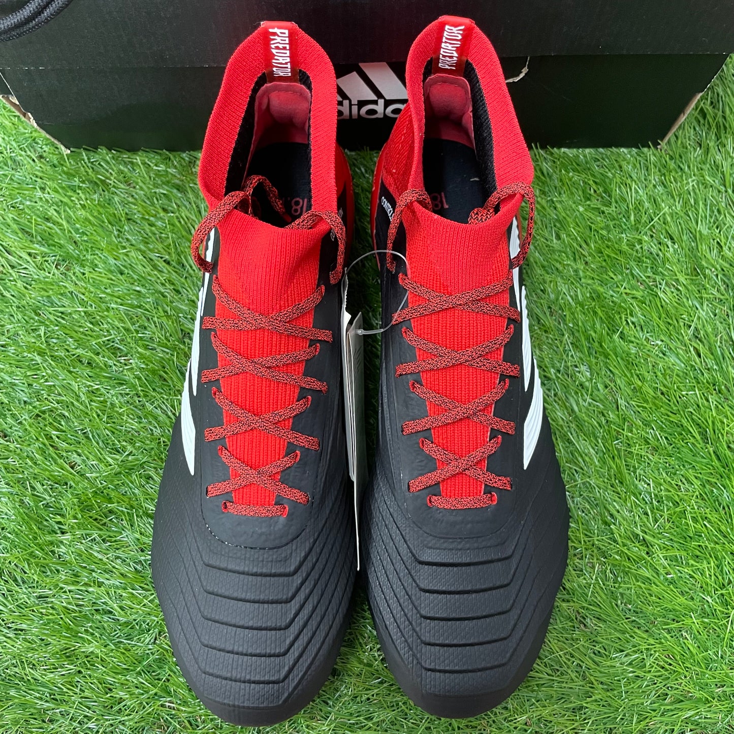 プレデター 18.1 AG BB7746 箱潰れ