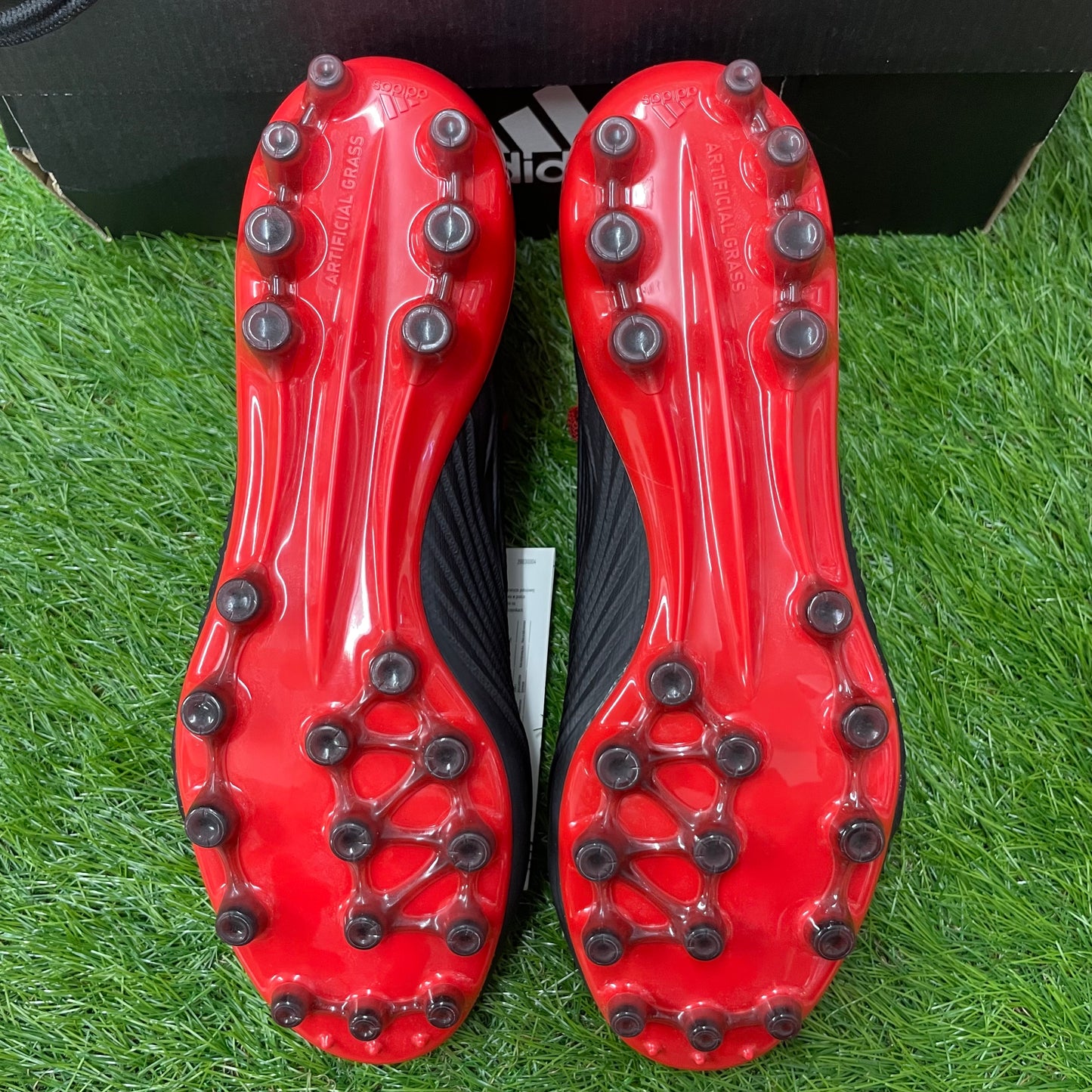 プレデター 18.1 AG BB7746 箱潰れ