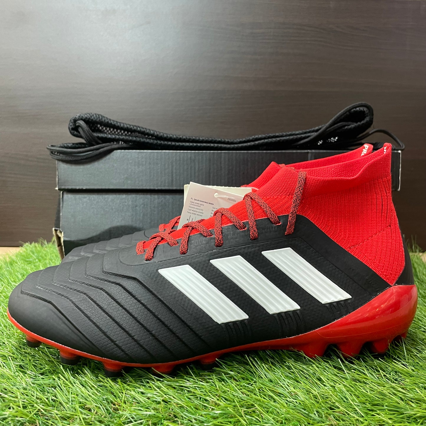 プレデター 18.1 AG BB7746 箱潰れ