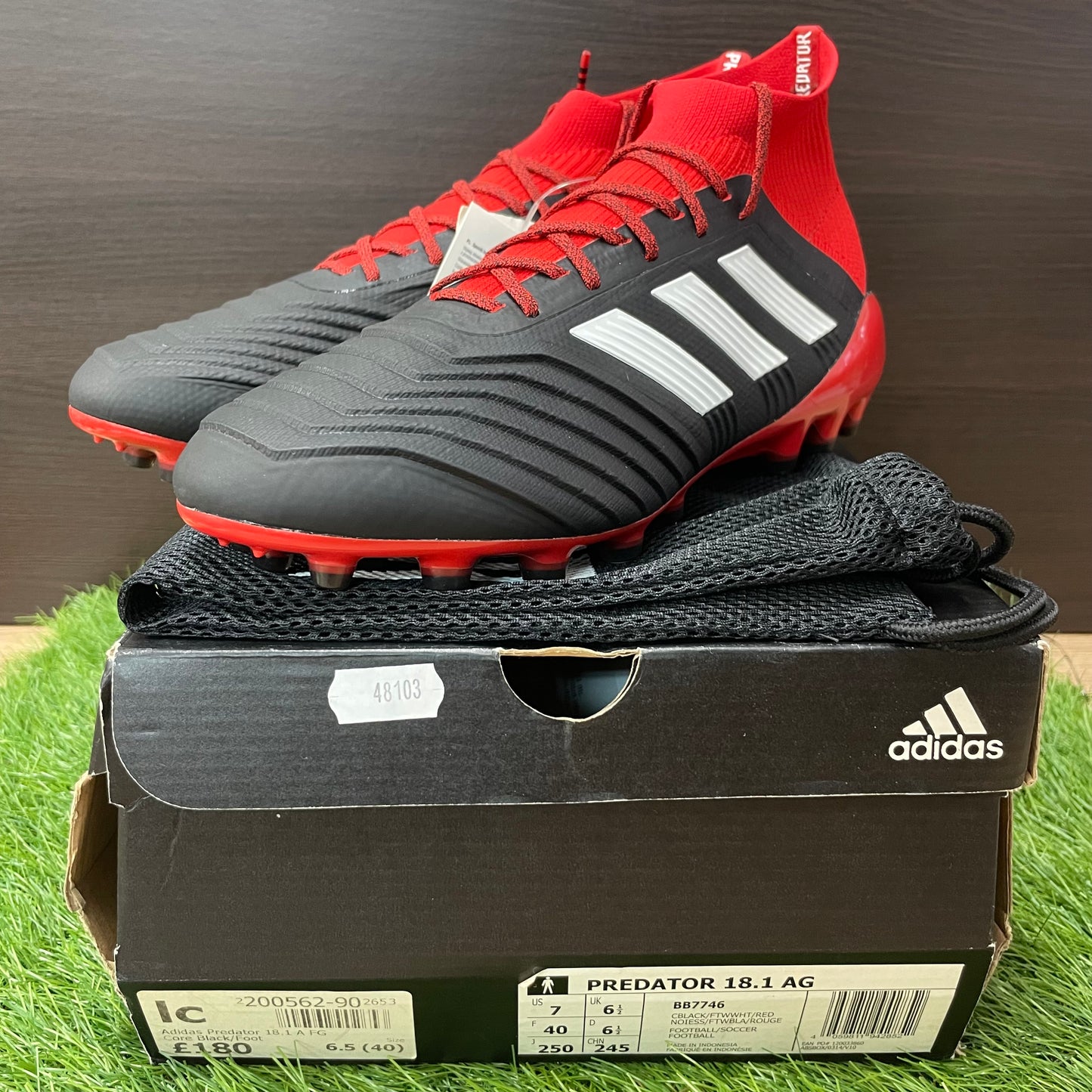 プレデター 18.1 AG BB7746 箱潰れ