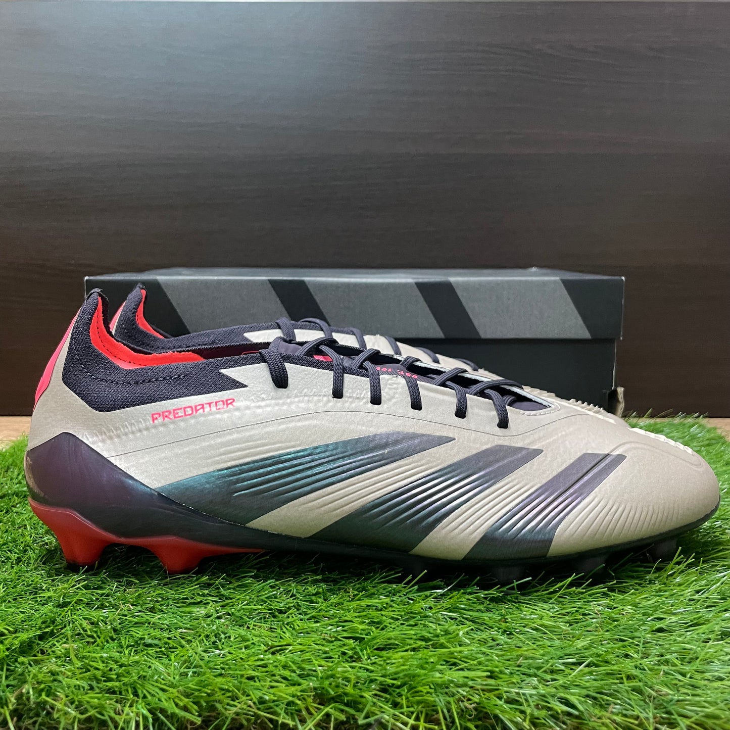 世界未発売 Predator Elite  AG プレデター JI2854